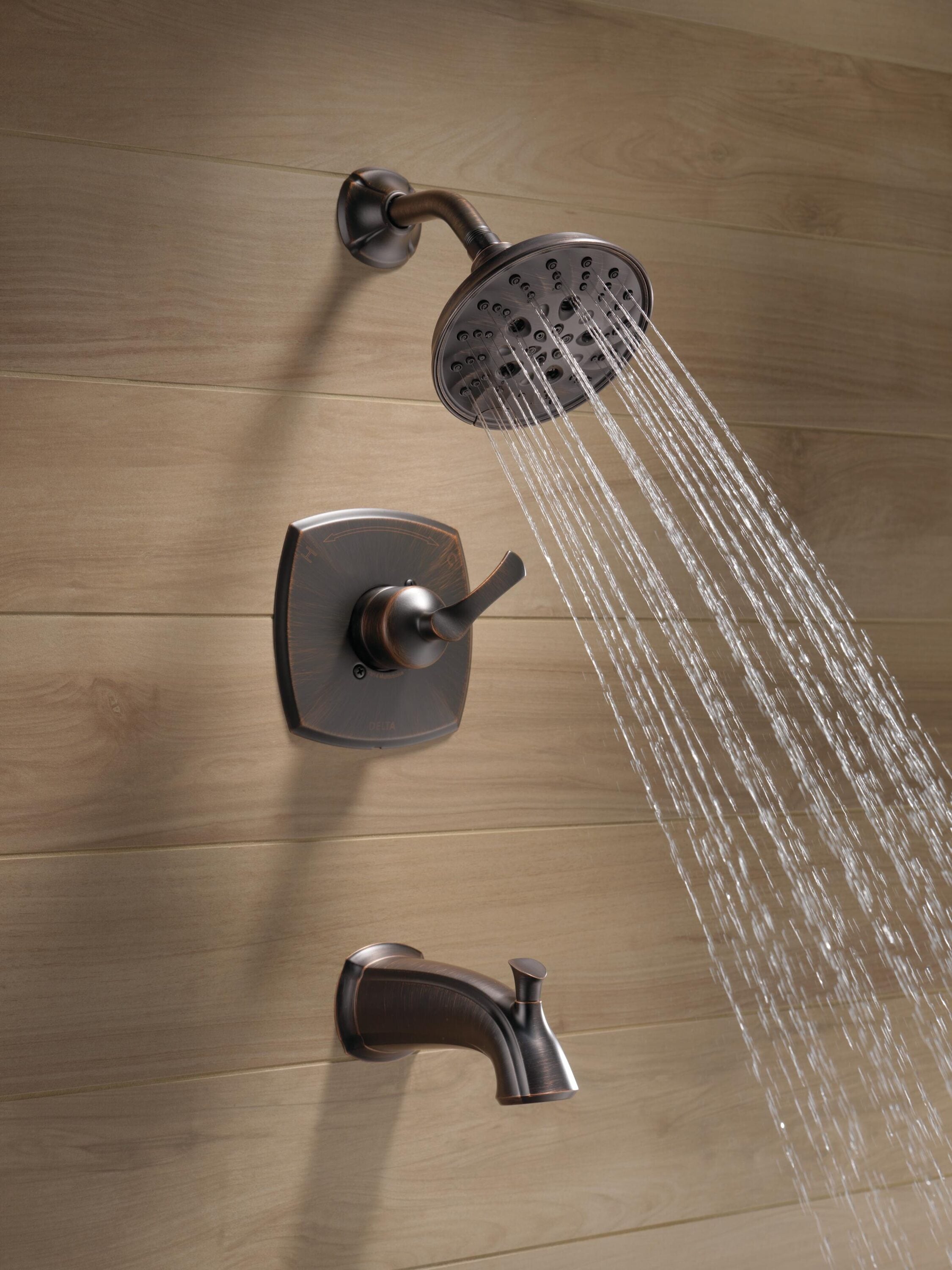 Grifo para bañera y ducha de 6 pulgadas de función múltiple con un mango en bronce veneciano Delta Sandover y válvula 144748-RB