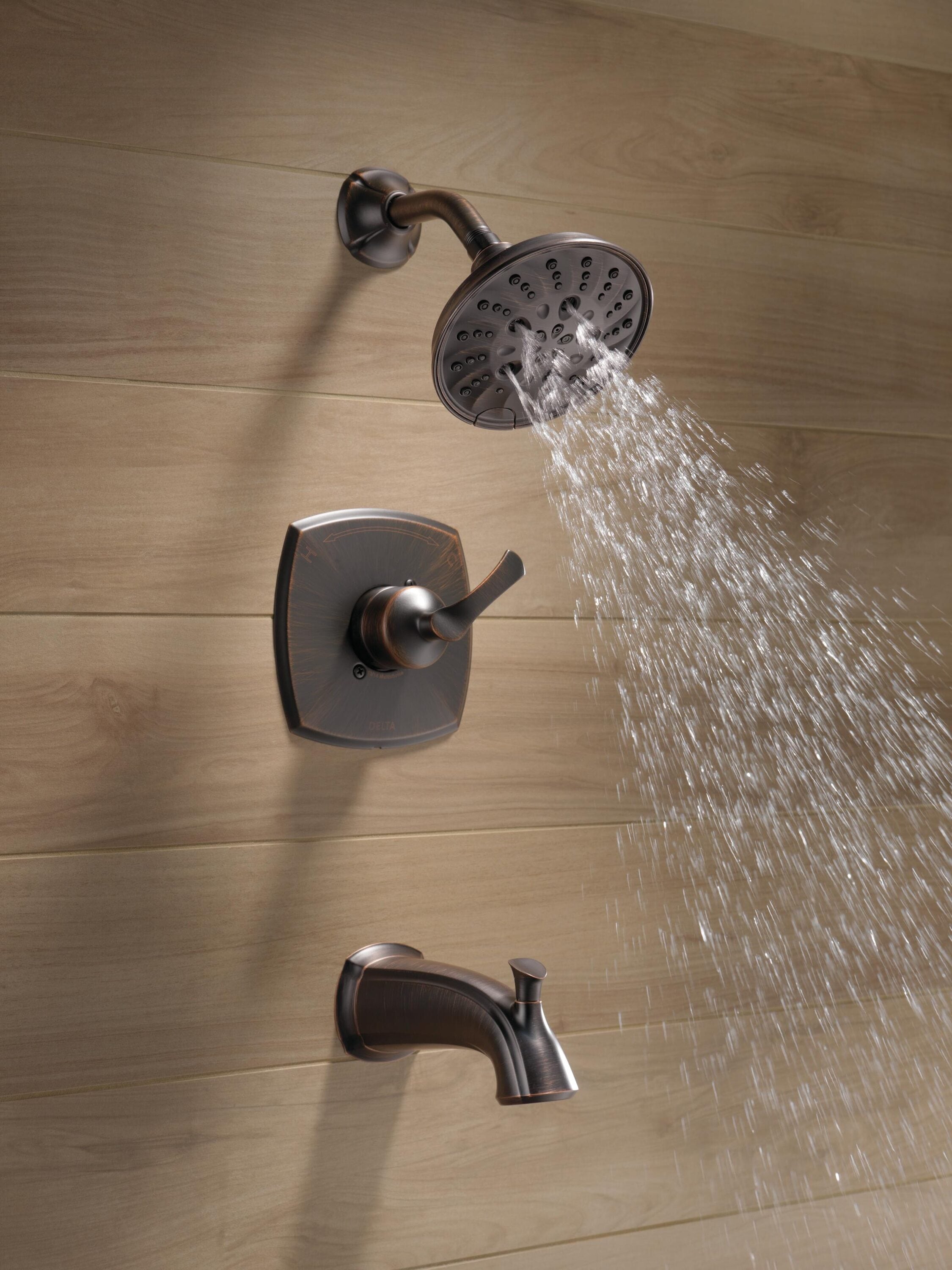 Grifo para bañera y ducha de 6 pulgadas de función múltiple con un mango en bronce veneciano Delta Sandover y válvula 144748-RB