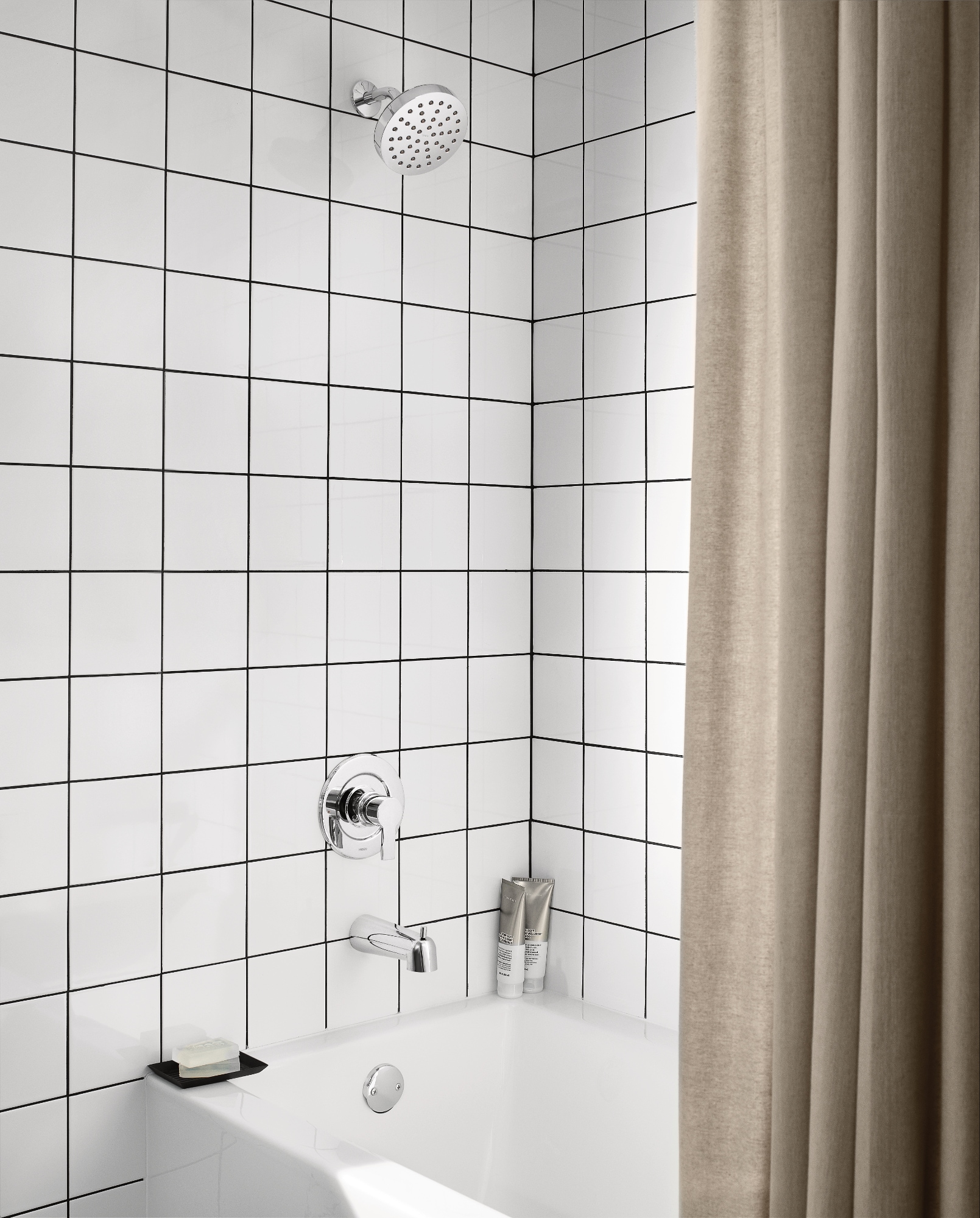 Grifo para bañera y regadera de un solo mango y una sola función de cromo Rinza de Moen con válvula de 6.18 pulgadas.