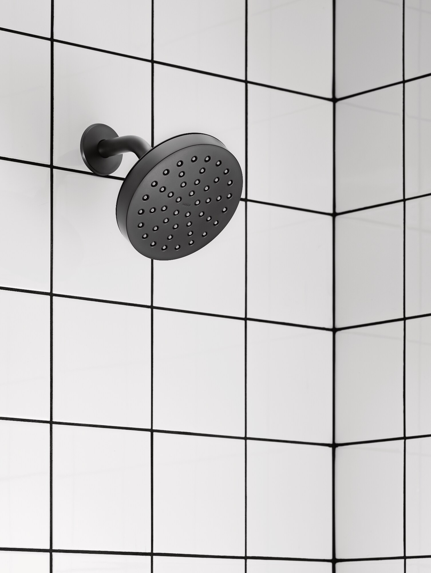Mezcladora para bañera y regadera de una sola función Moen Rinza negro mate de 1 manija y 6.18 pulgadas con válvula 82628BL.