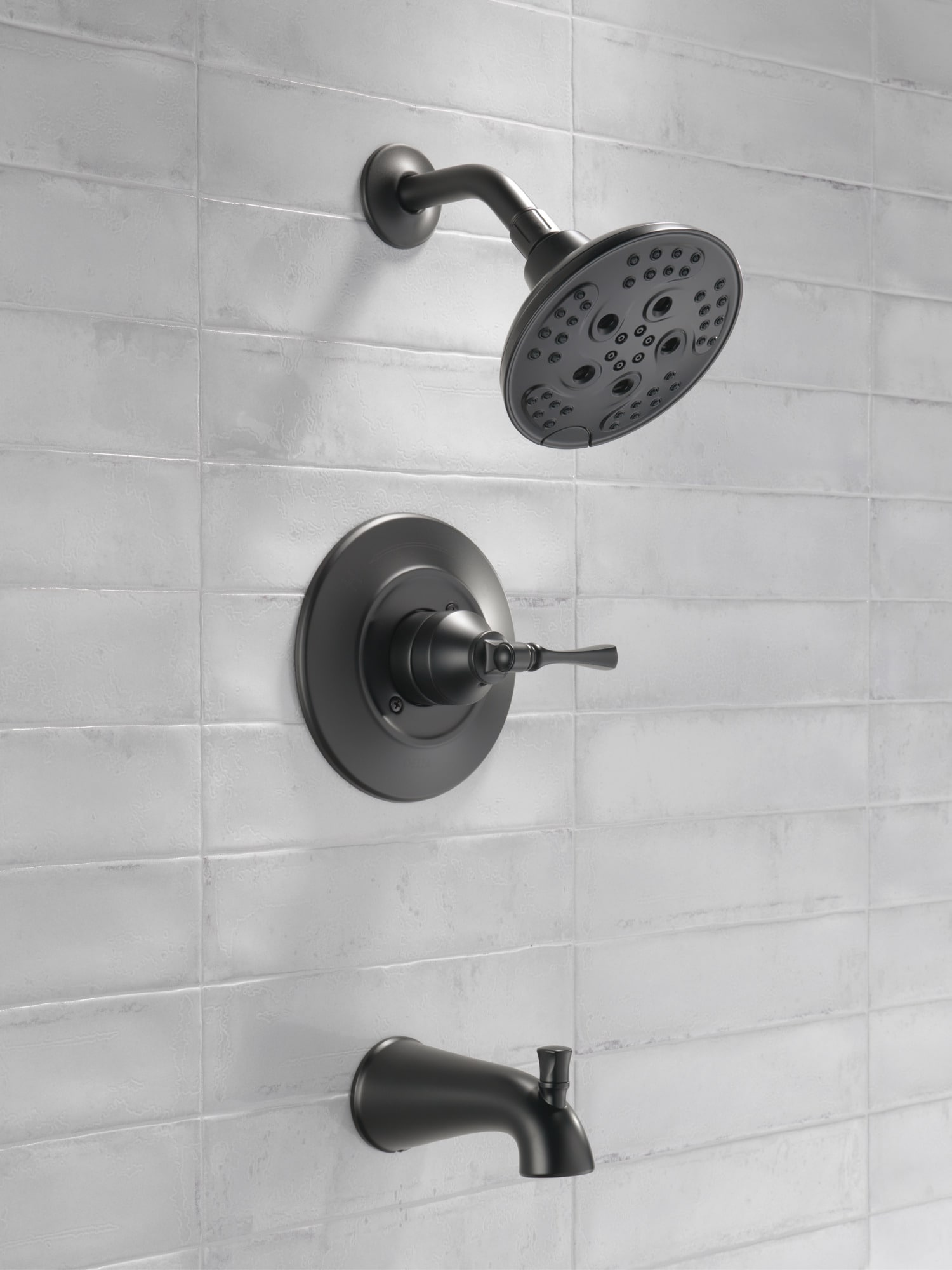 Grifo de bañera y ducha redondo de 6 pulgadas de función múltiple de un solo mango en negro mate Archdale de Delta con válvula 144798-BL.