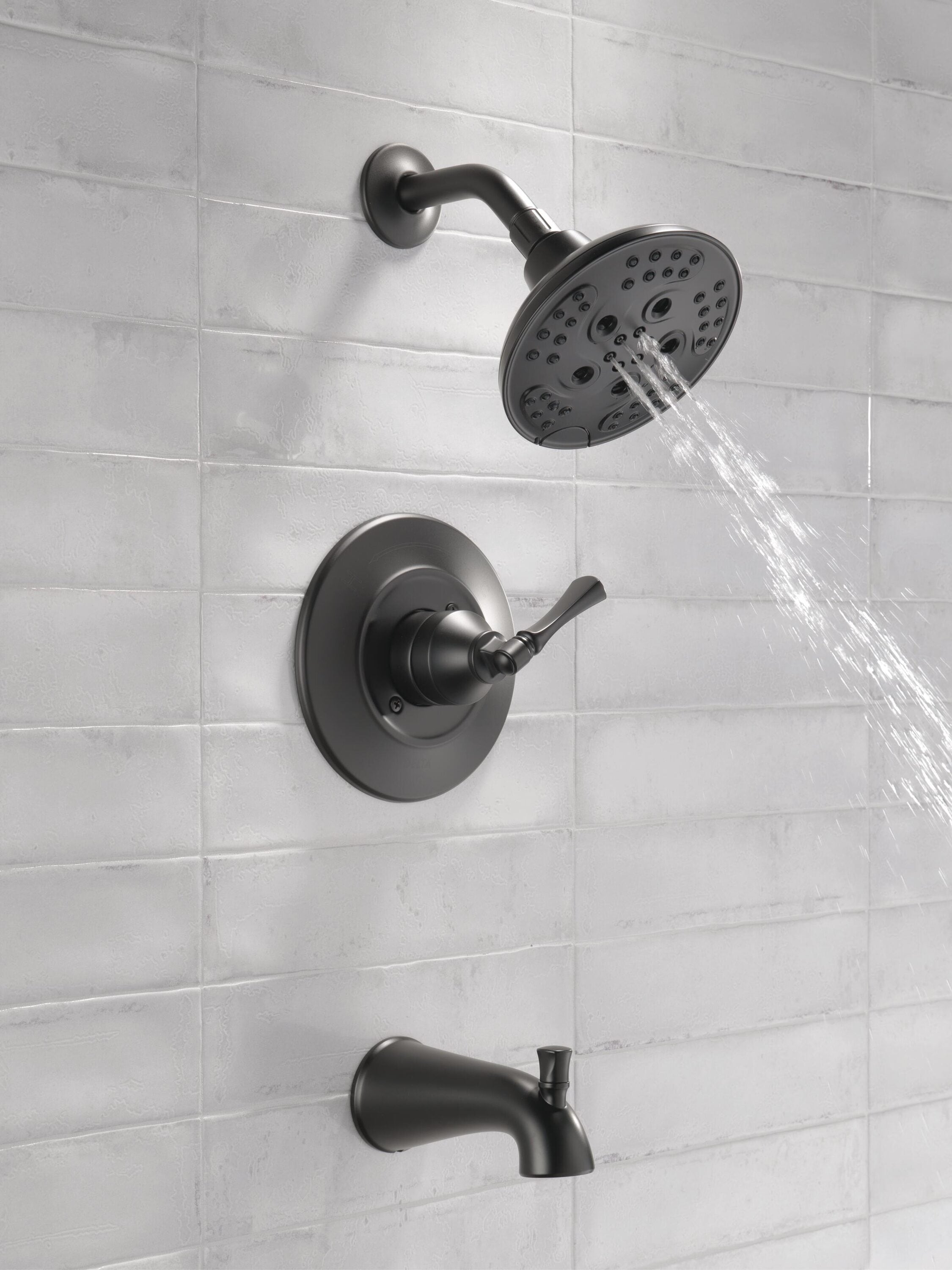 Grifo de bañera y ducha redondo de 6 pulgadas de función múltiple de un solo mango en negro mate Archdale de Delta con válvula 144798-BL.