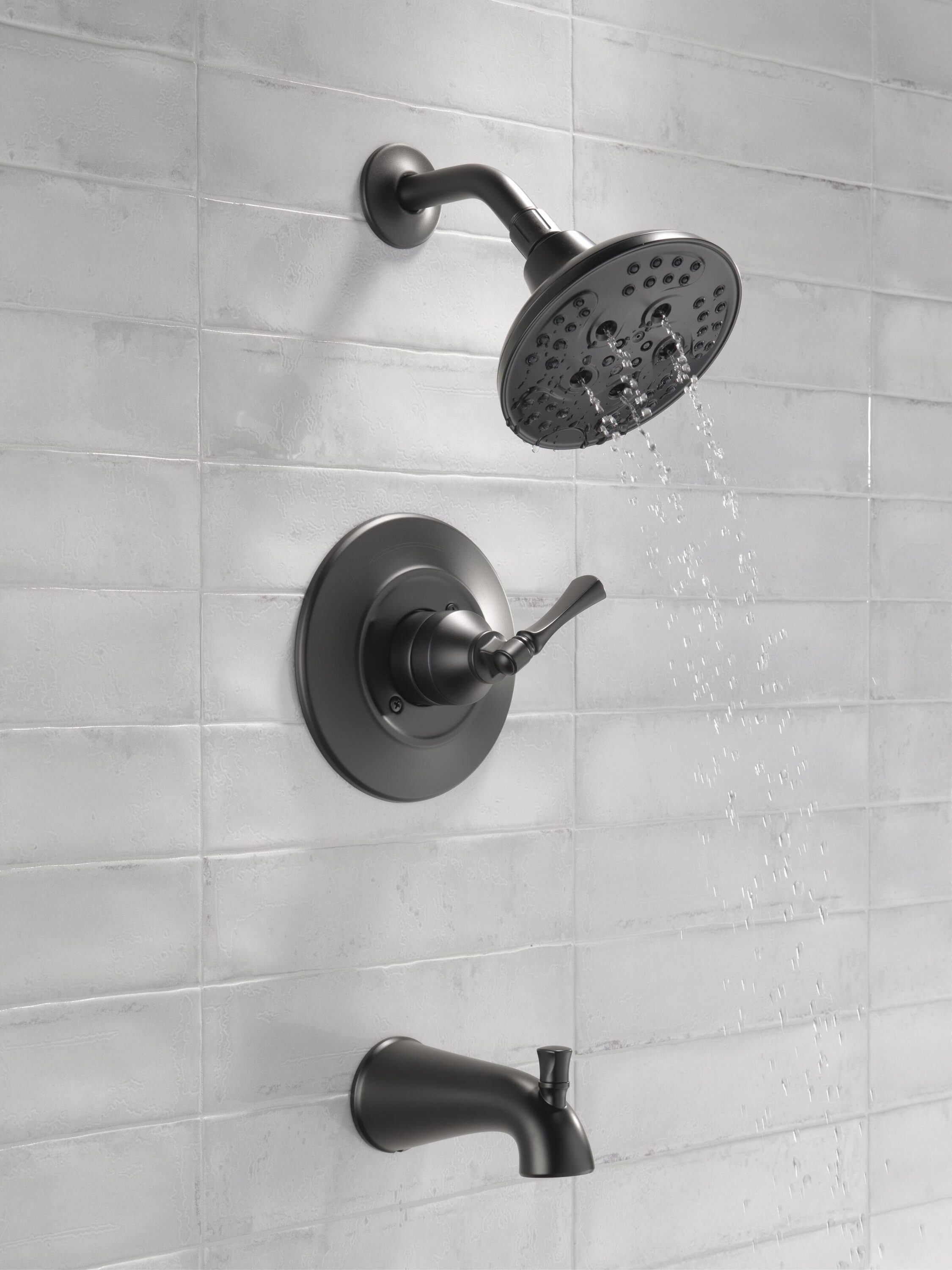 Grifo de bañera y ducha redondo de 6 pulgadas de función múltiple de un solo mango en negro mate Archdale de Delta con válvula 144798-BL.
