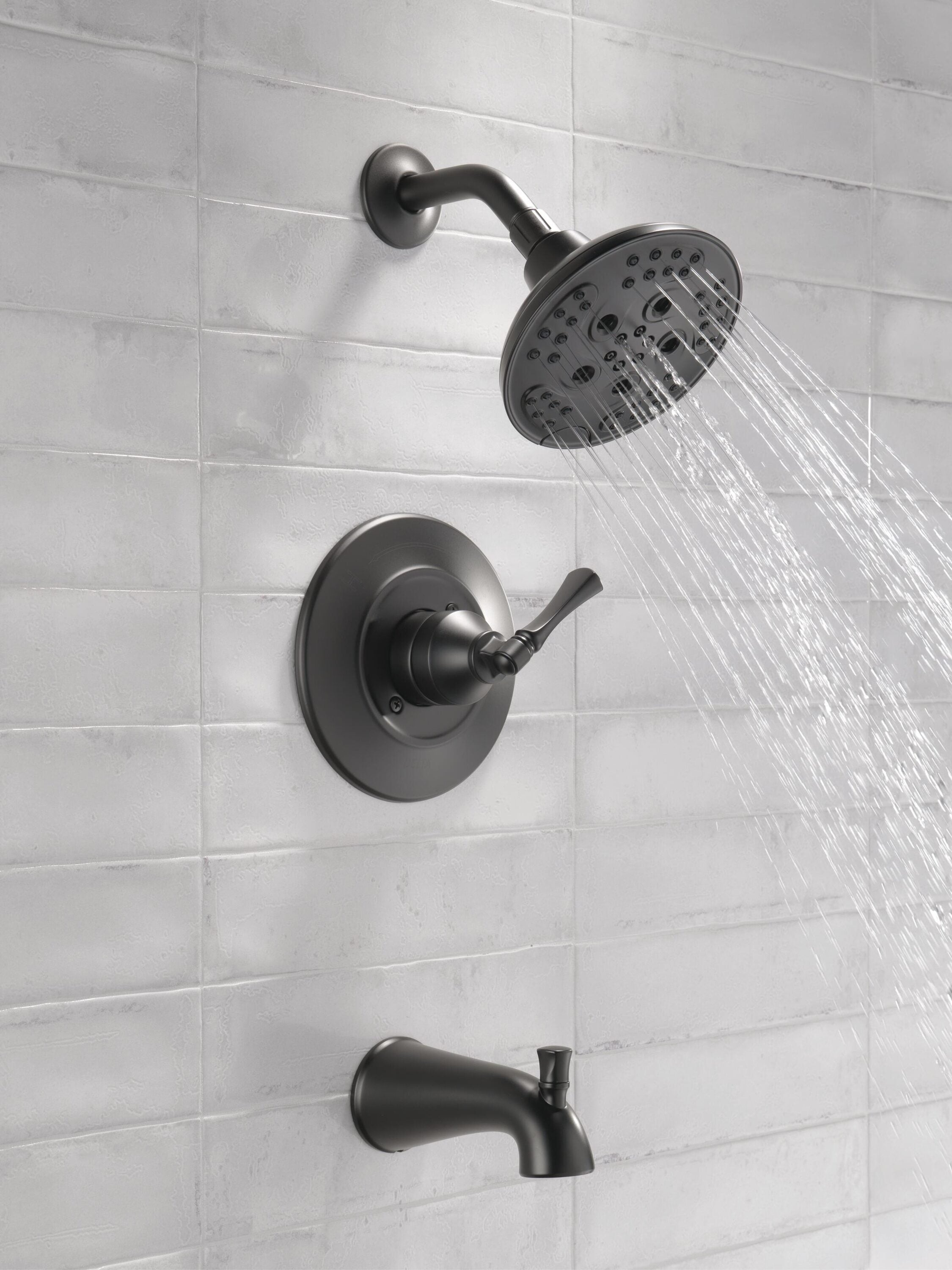 Grifo de bañera y ducha redondo de 6 pulgadas de función múltiple de un solo mango en negro mate Archdale de Delta con válvula 144798-BL.