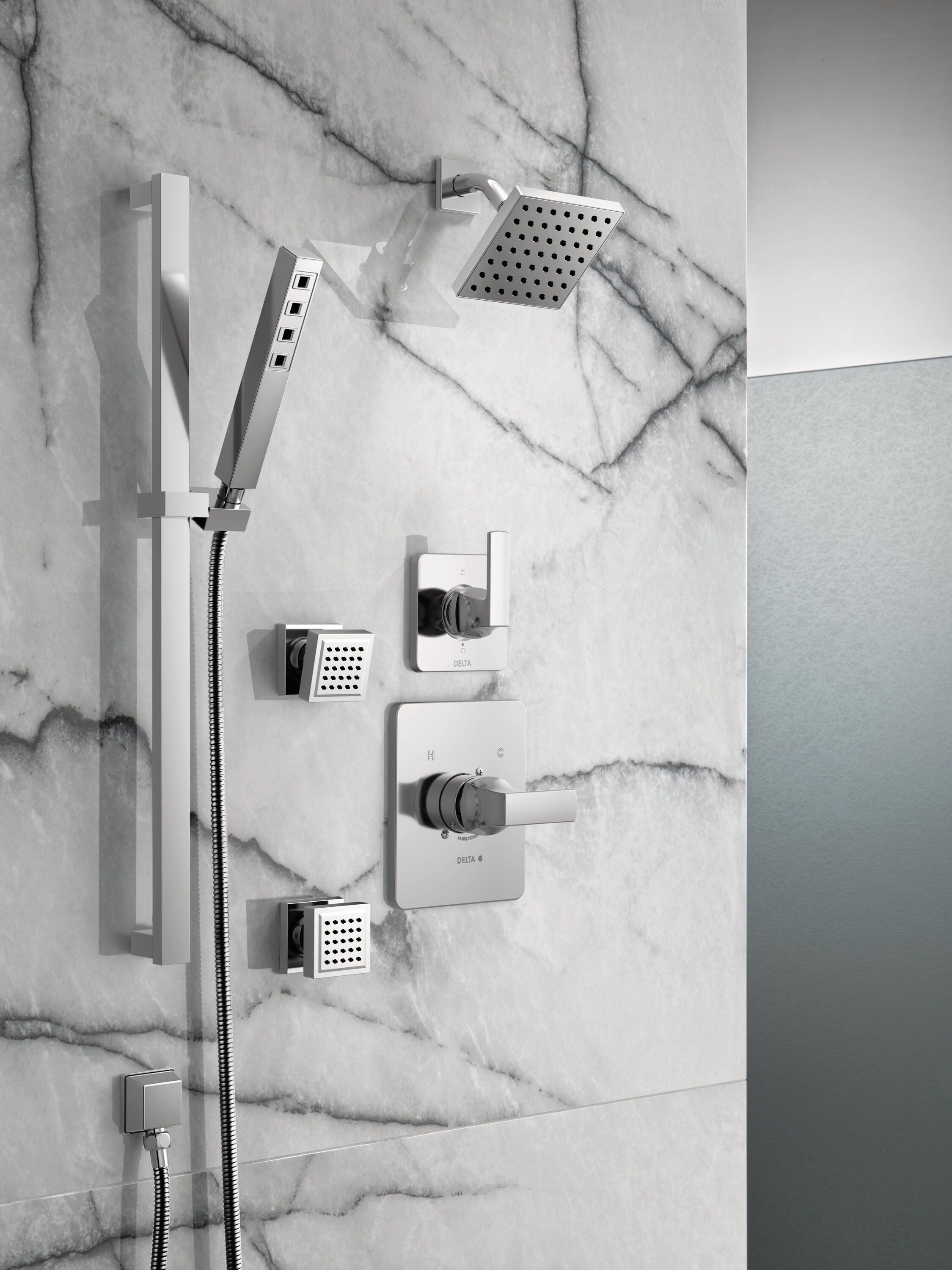 Grifo para bañera y ducha de una sola función con una manija en cromo Delta Velum de 6.5 pulgadas.
