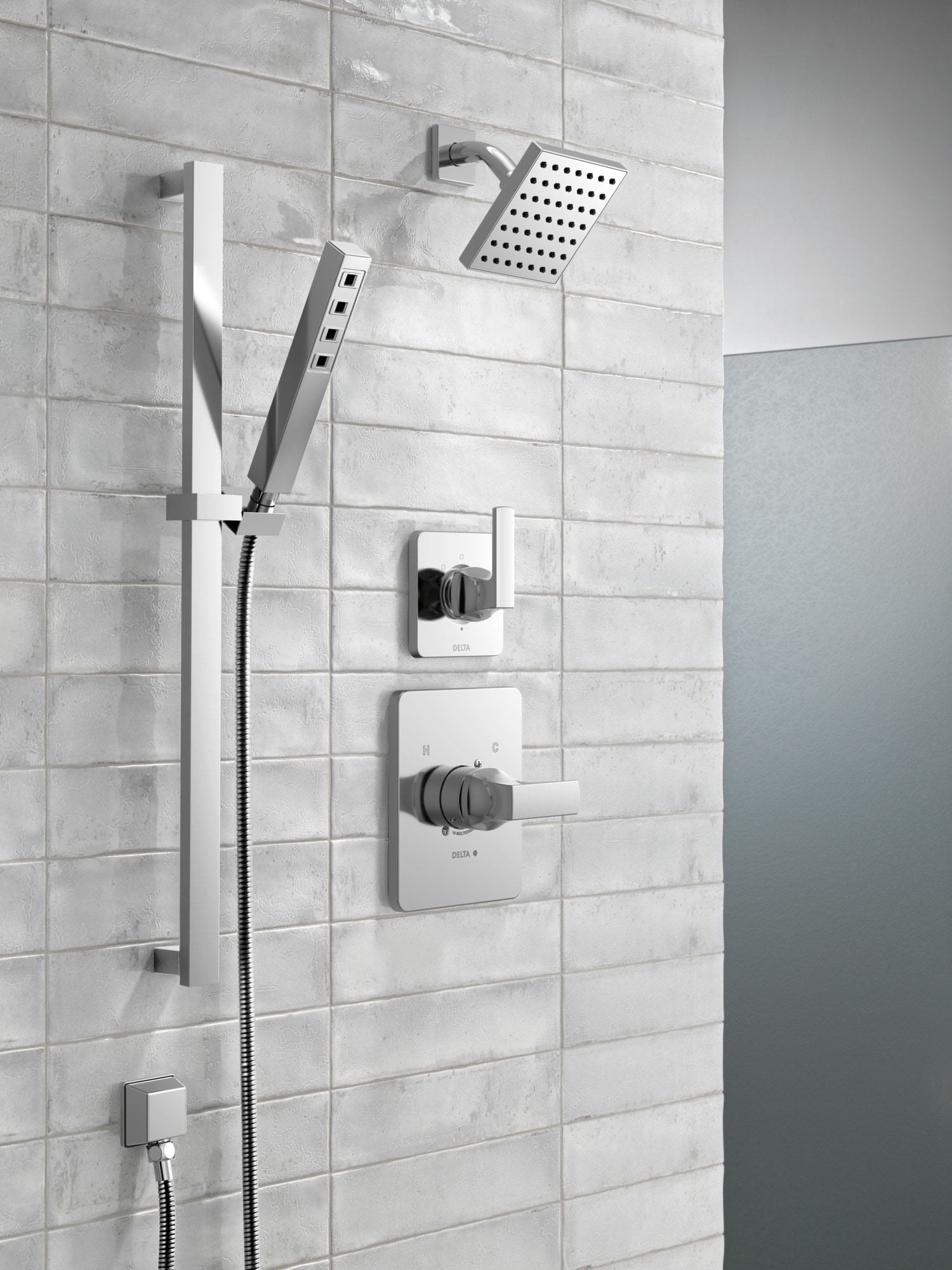 Grifo para bañera y ducha de una sola función con una manija en cromo Delta Velum de 6.5 pulgadas.