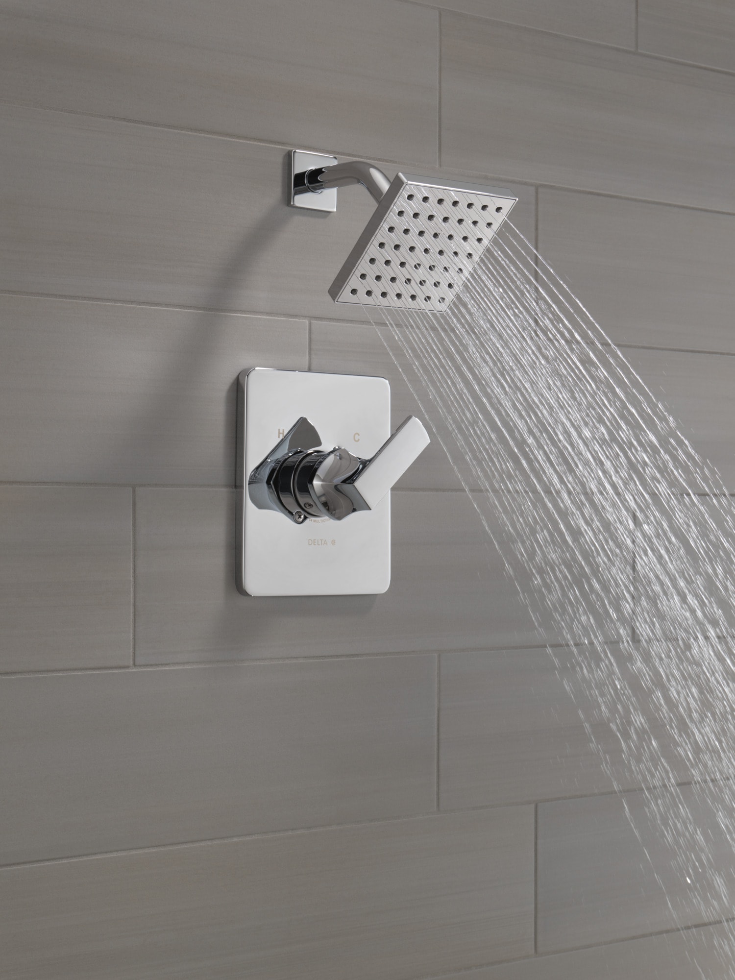 Grifo para bañera y ducha de una sola función con una manija en cromo Delta Velum de 6.5 pulgadas.
