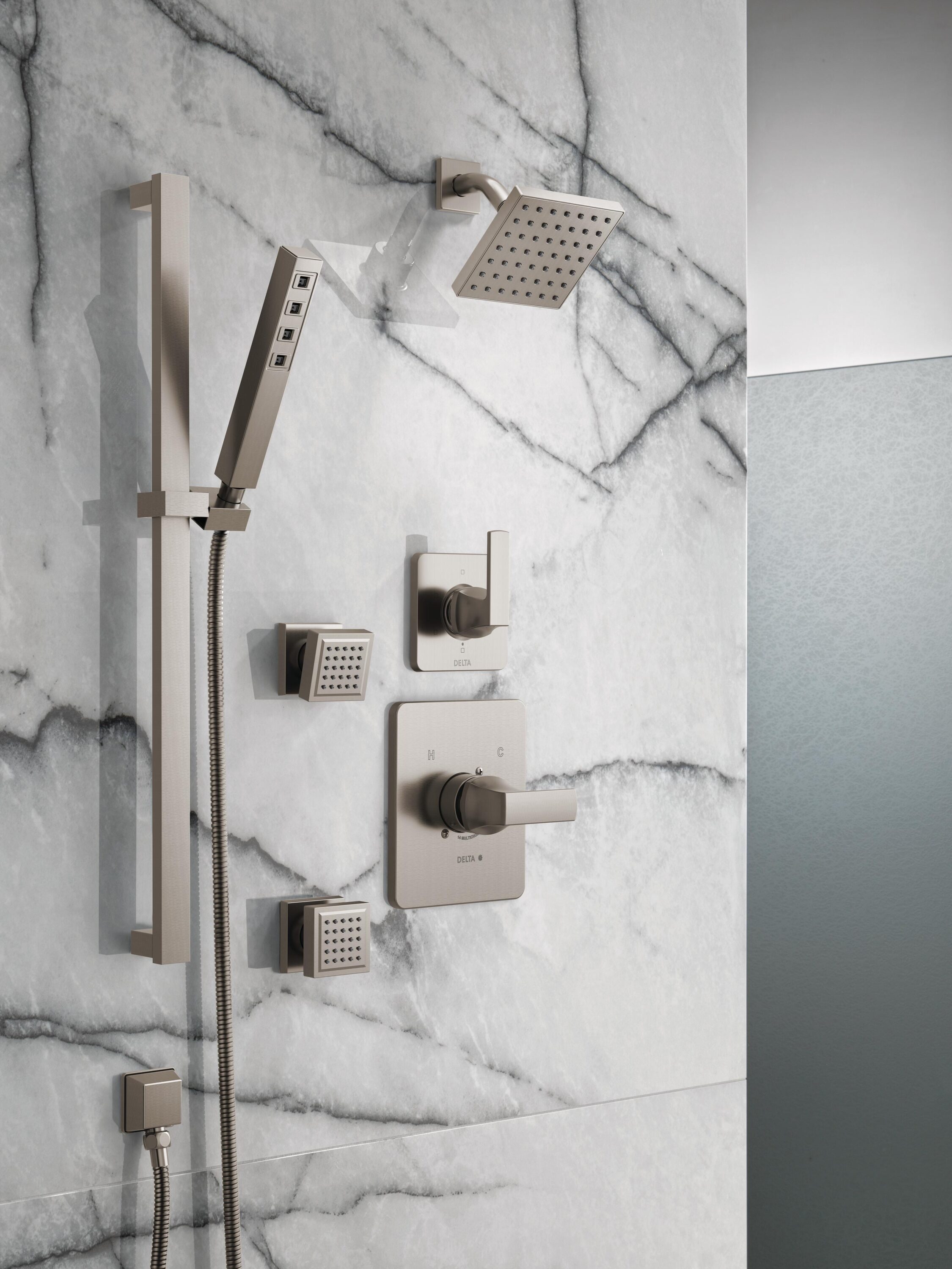 Grifo para bañera y ducha de acero inoxidable Delta Velum con un solo mango y función única de 6.5 pulgadas