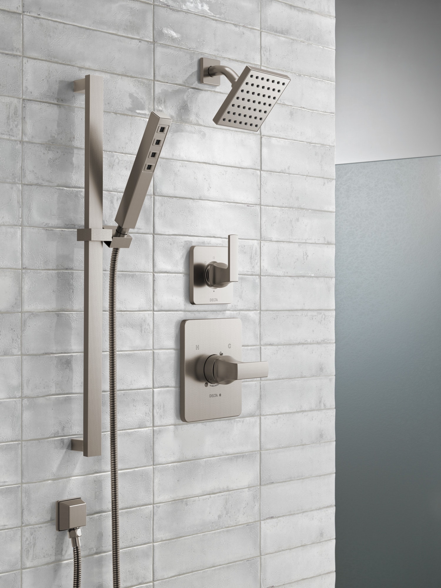 Grifo para bañera y ducha de acero inoxidable Delta Velum con un solo mango y función única de 6.5 pulgadas