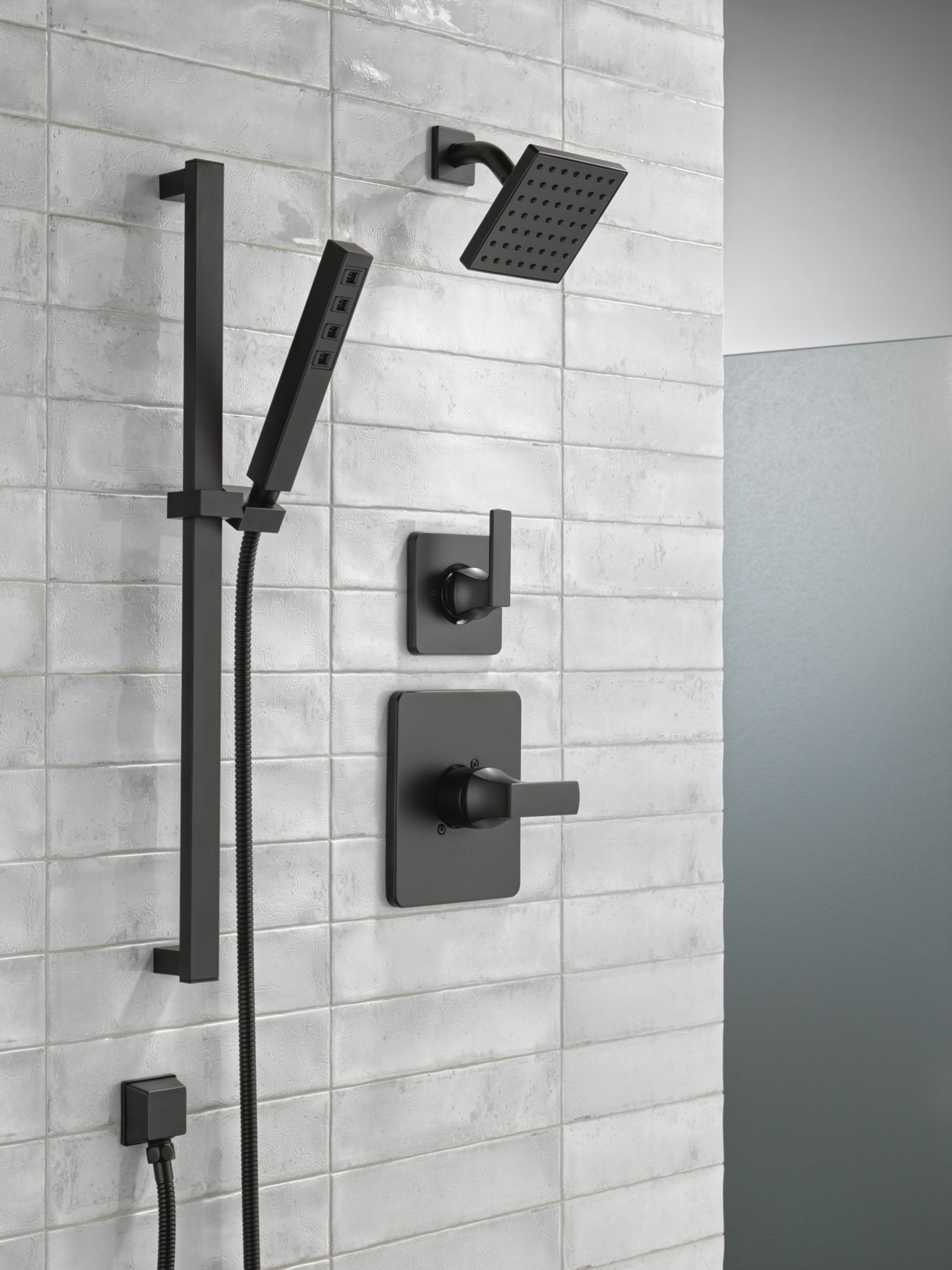 Grifo de Bañera y Ducha de 1 Manija en Negro Mate Delta Velum de Función Única de 6.5 Pulgadas Cuadradas T14237-BL