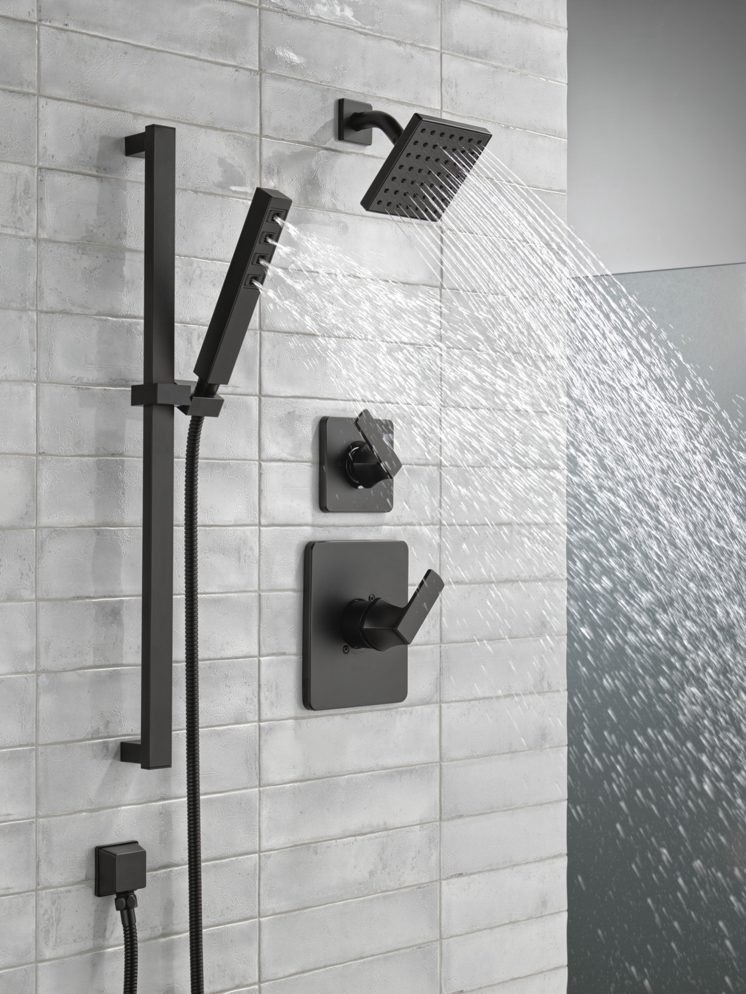 Grifo de Bañera y Ducha de 1 Manija en Negro Mate Delta Velum de Función Única de 6.5 Pulgadas Cuadradas T14237-BL