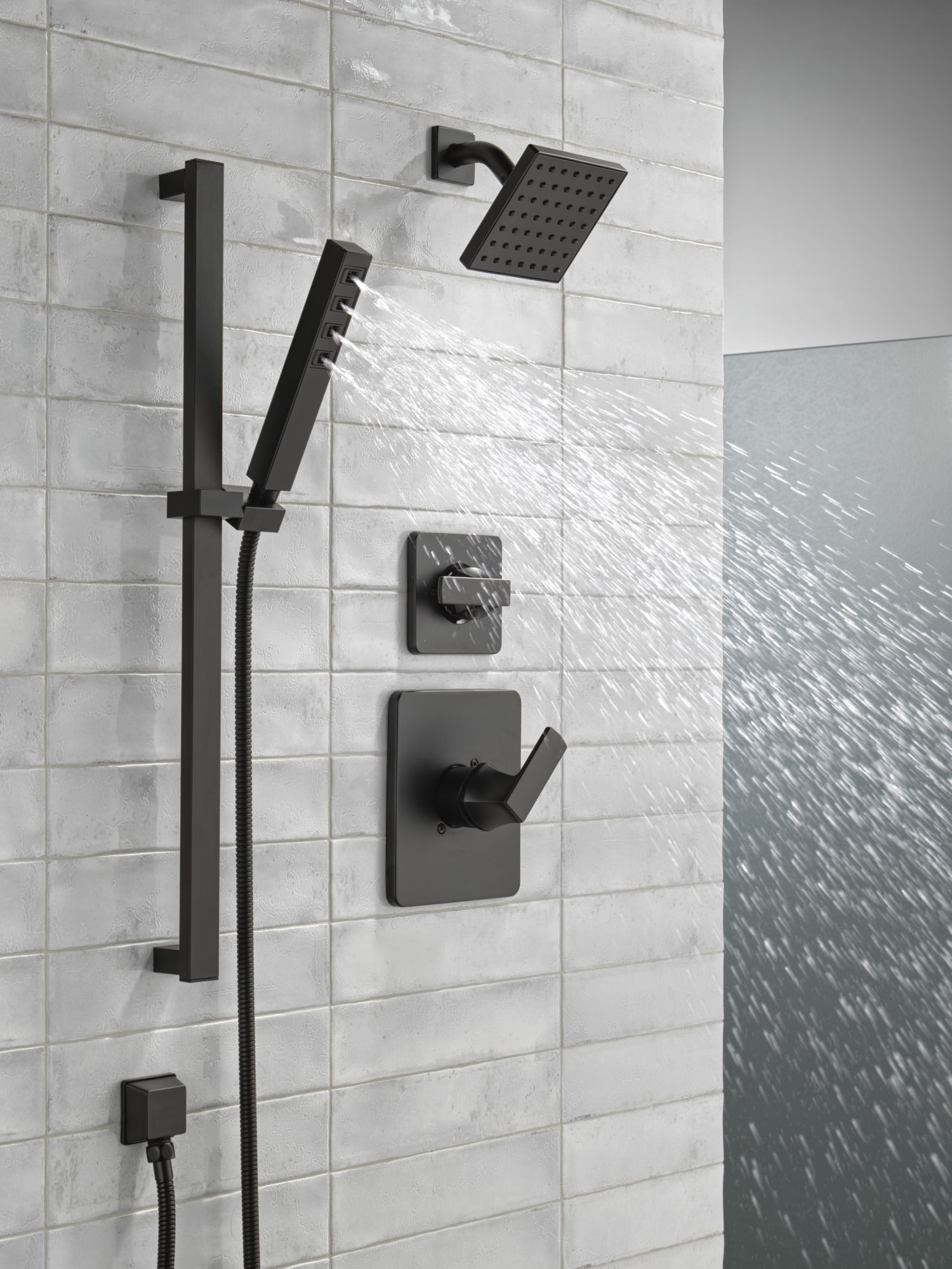 Grifo de Bañera y Ducha de 1 Manija en Negro Mate Delta Velum de Función Única de 6.5 Pulgadas Cuadradas T14237-BL