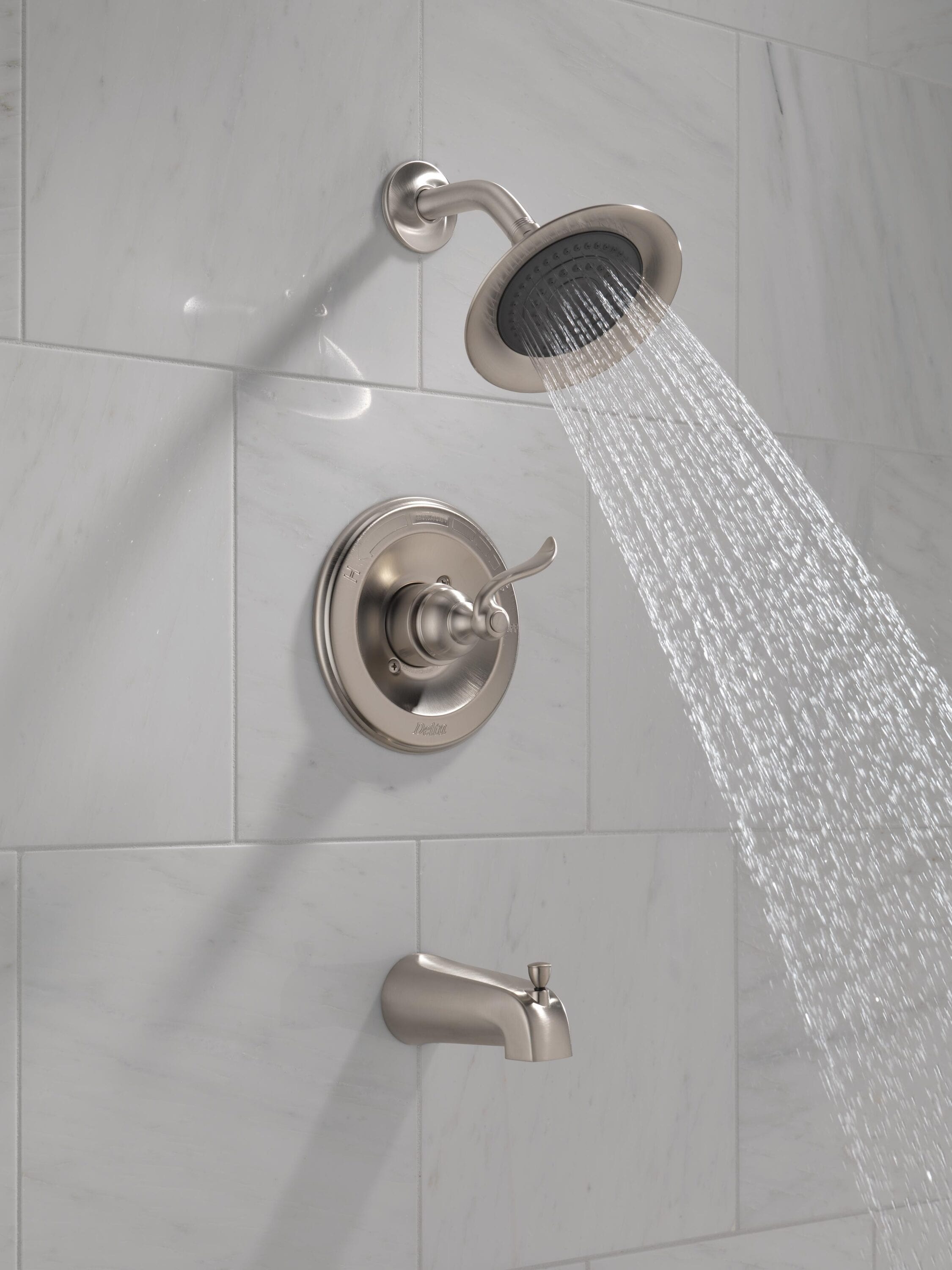 Grifo para bañera y ducha de una sola función con un mango en níquel cepillado de la serie Delta Windemere de 2.5 pulgadas de diámetro con válvula 144996C-BN