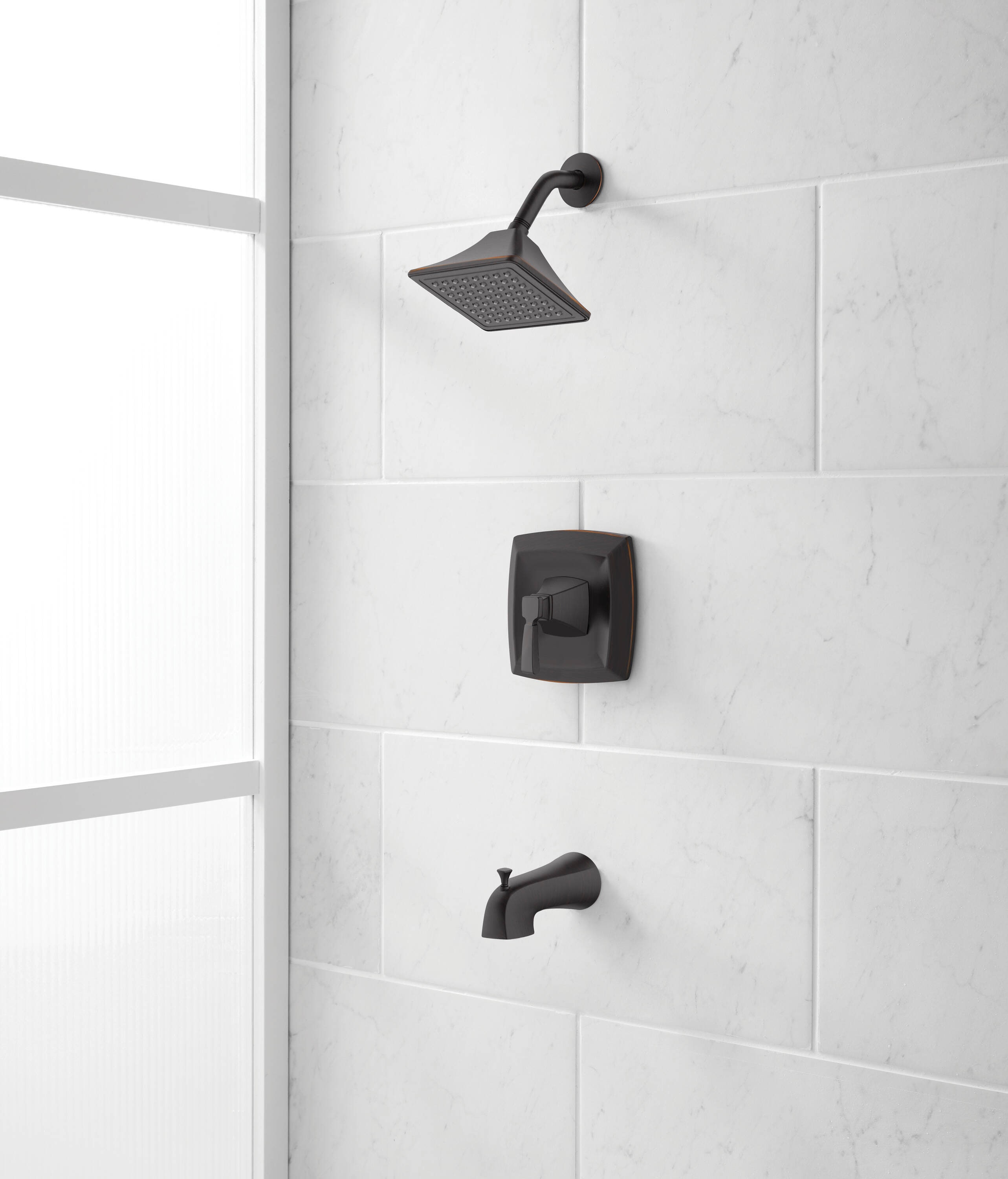 Llave mezcladora para bañera y ducha de función única con acabado en bronce aceitado para bañera cuadrada de 3.54 pulgadas, modelo 873X-722707 de Allen + Roth.