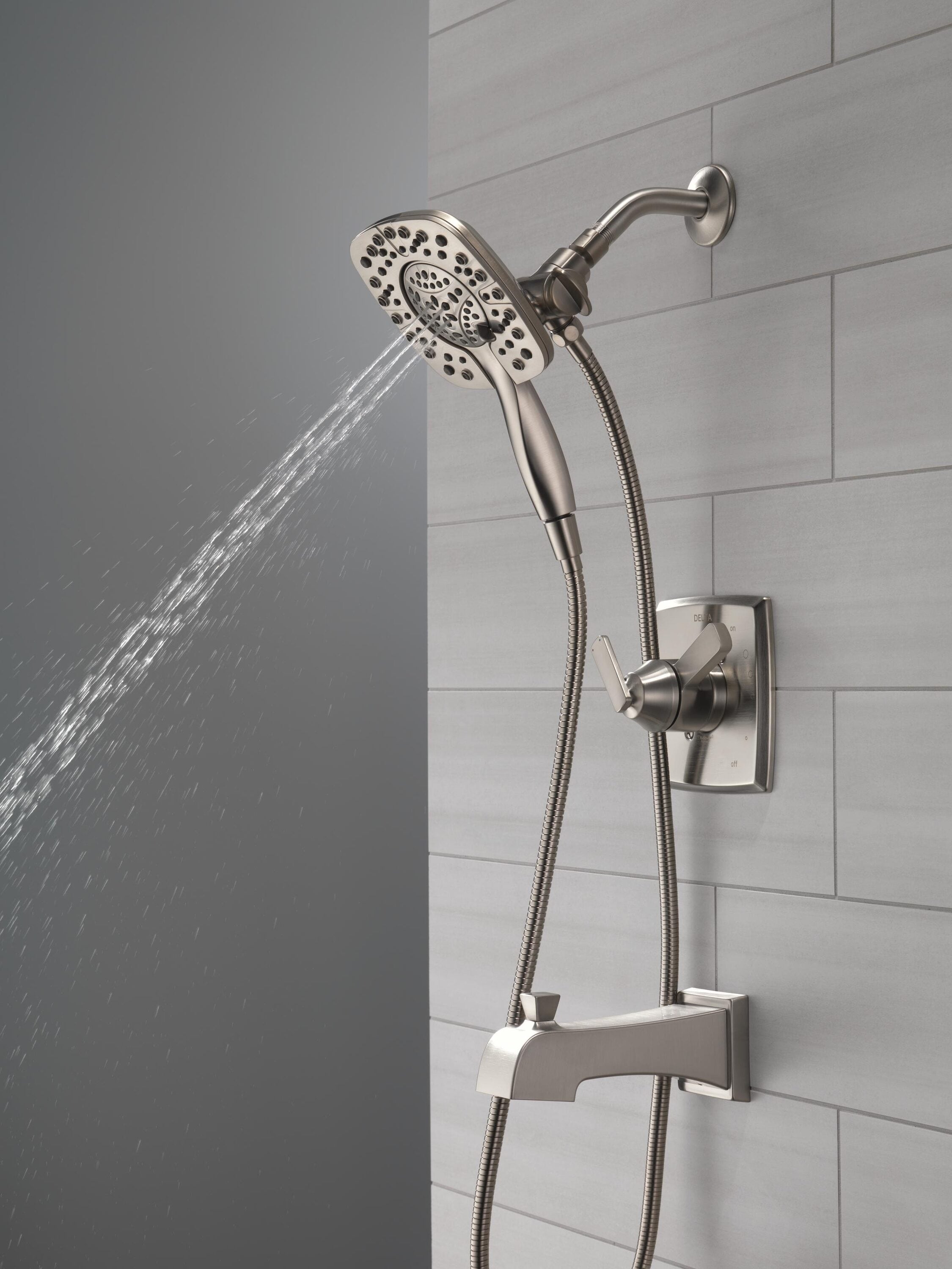 Grifo de bañera y regadera redondo de acero inoxidable con 2 manijas y múltiples funciones Delta Ashlyn de 5.5 pulgadas - SS-I T17464-SS-I