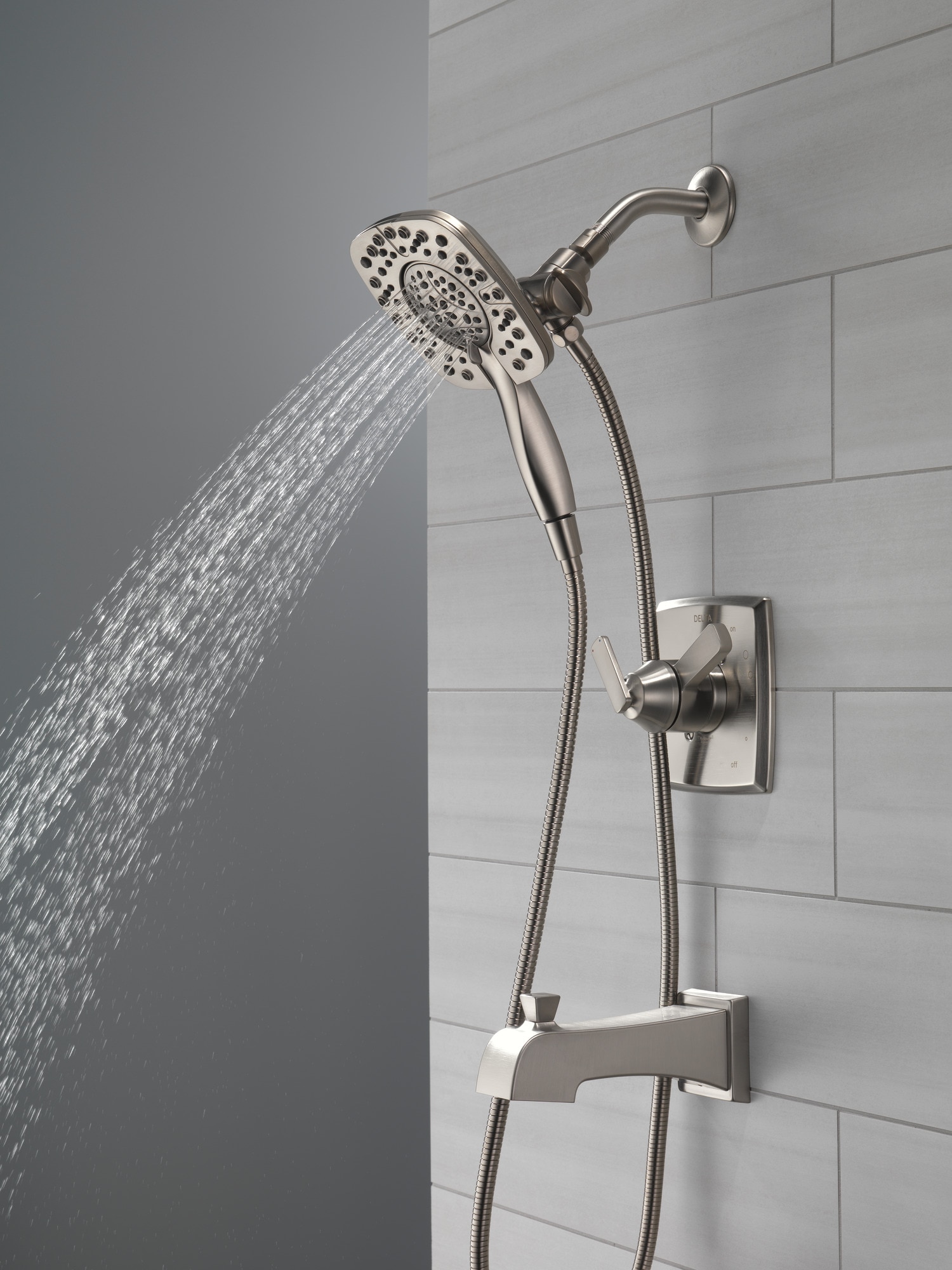 Grifo de bañera y regadera redondo de acero inoxidable con 2 manijas y múltiples funciones Delta Ashlyn de 5.5 pulgadas - SS-I T17464-SS-I