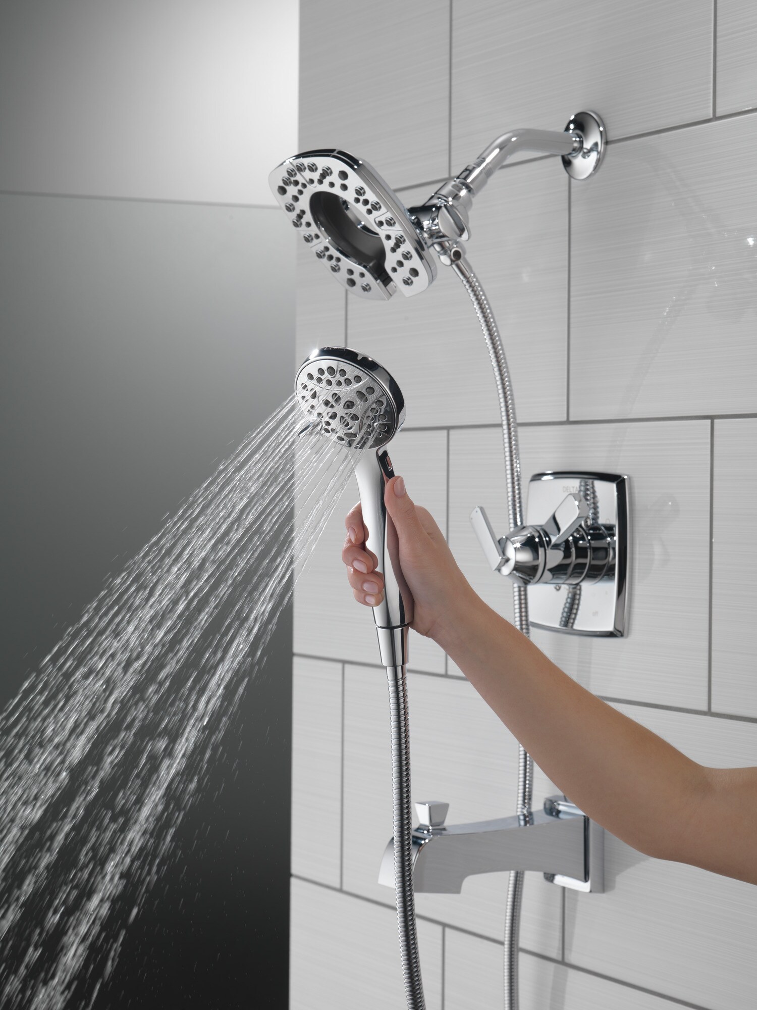 Grifo para Bañera y Ducha Redondo de 6.57 Pulgadas con Dos Manijas en Cromo Delta Ashlyn T17464-I de Funciones Múltiples