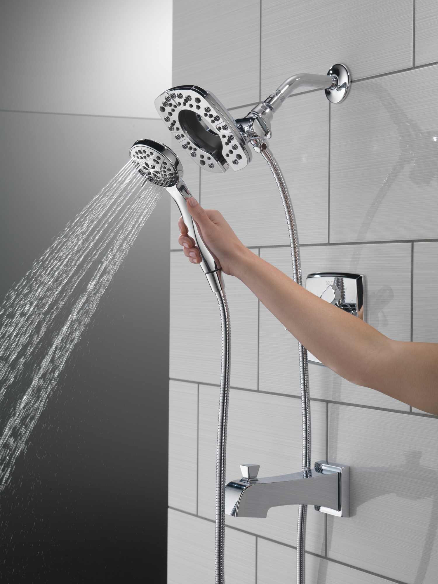 Grifo para Bañera y Ducha Redondo de 6.57 Pulgadas con Dos Manijas en Cromo Delta Ashlyn T17464-I de Funciones Múltiples