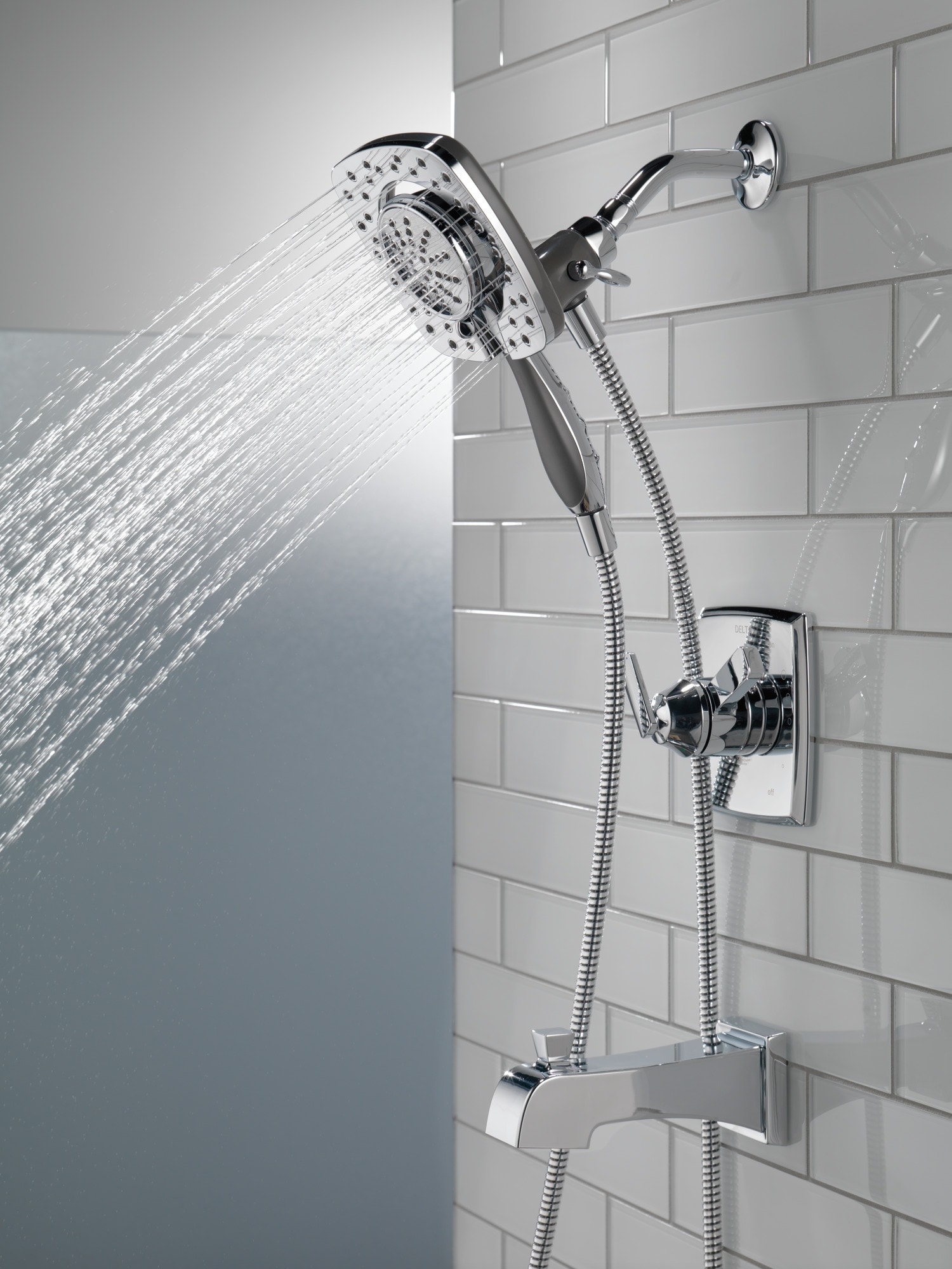 Grifo para Bañera y Ducha Redondo de 6.57 Pulgadas con Dos Manijas en Cromo Delta Ashlyn T17464-I de Funciones Múltiples
