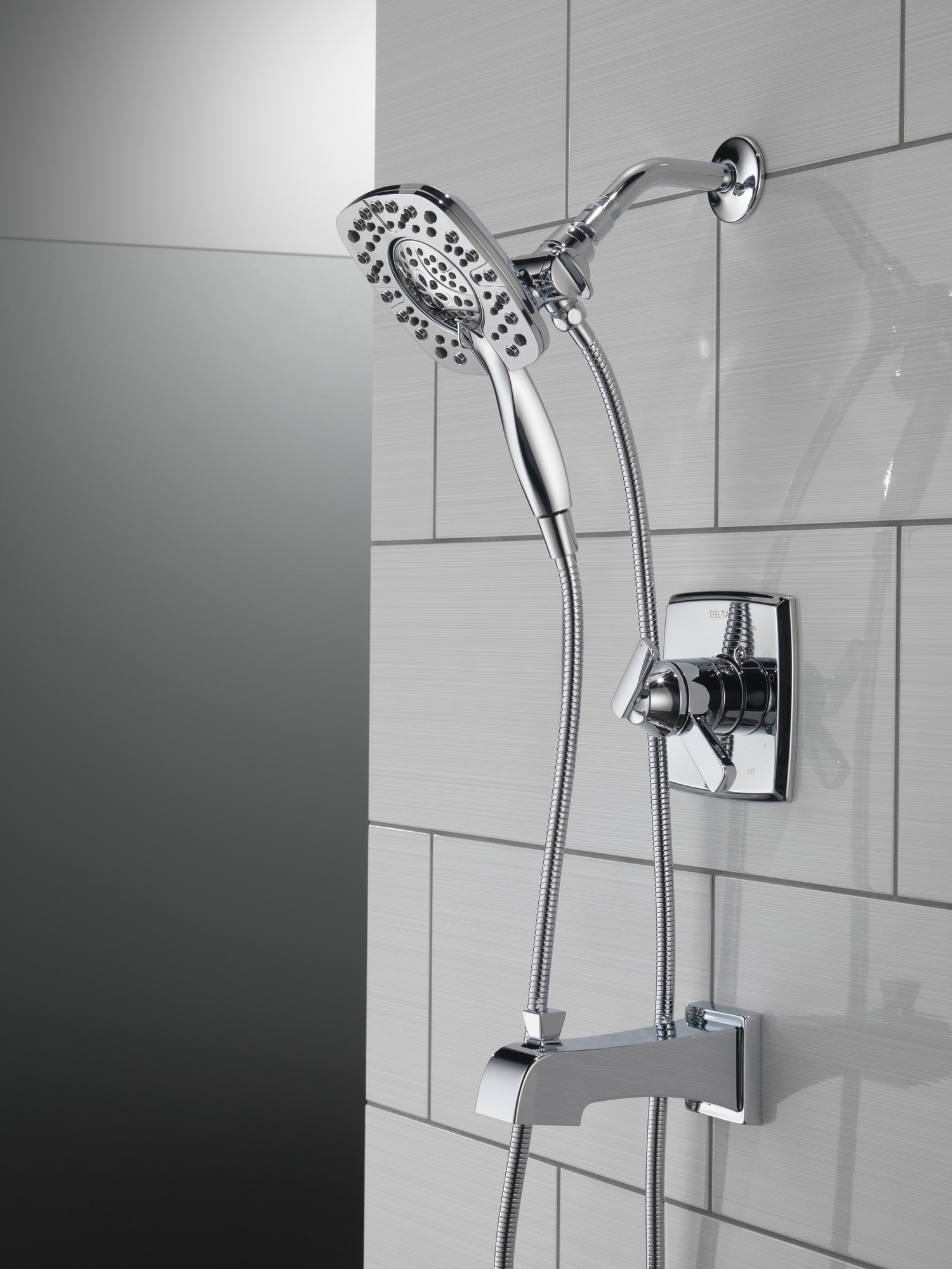 Grifo para Bañera y Ducha Redondo de 6.57 Pulgadas con Dos Manijas en Cromo Delta Ashlyn T17464-I de Funciones Múltiples