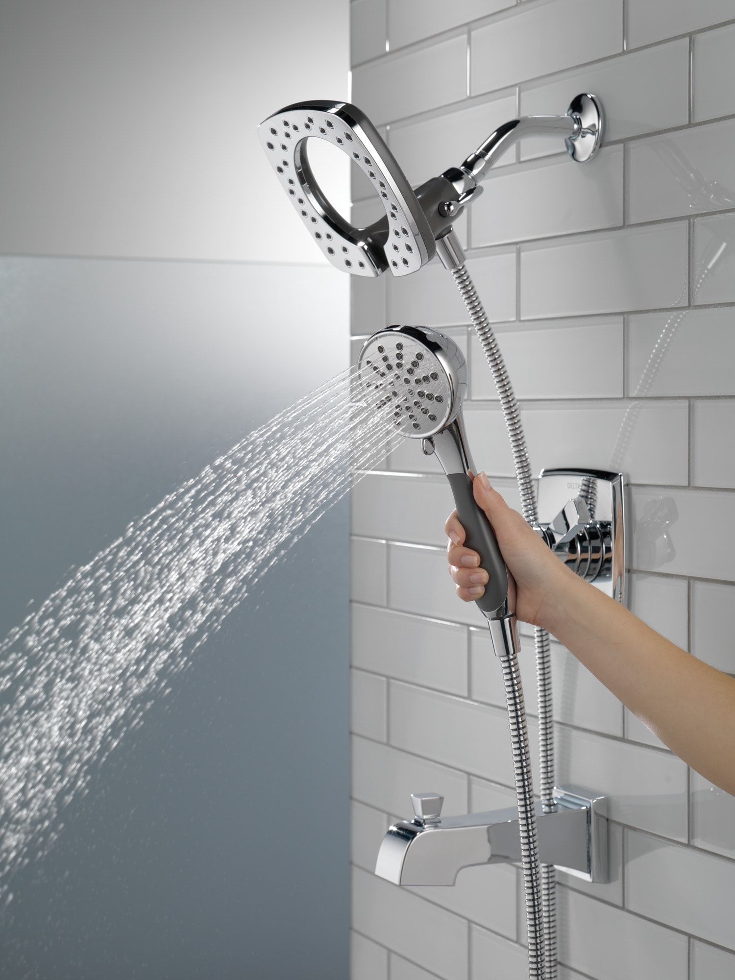 Grifo para Bañera y Ducha Redondo de 6.57 Pulgadas con Dos Manijas en Cromo Delta Ashlyn T17464-I de Funciones Múltiples