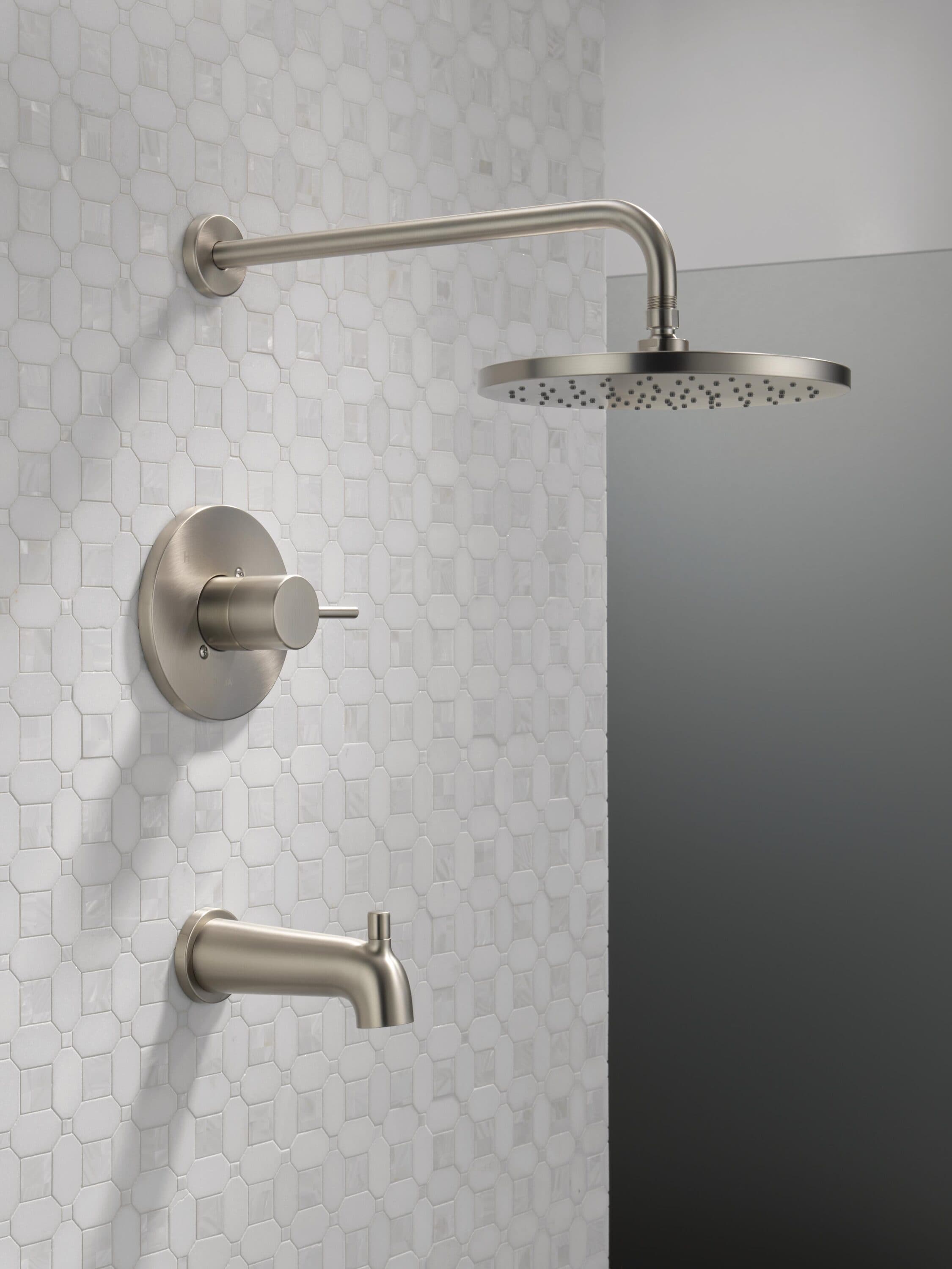 Mezcladora para bañera y regadera redonda de 10 pulgadas con acabado en acero inoxidable y tecnología SpotShield de un solo mango y función única, estilo moderno Delta T14469-SP-PP