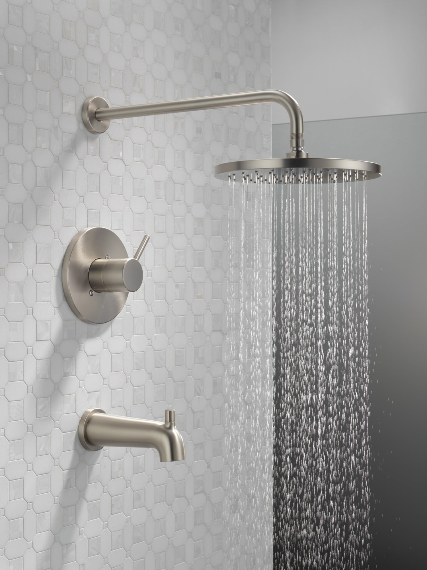 Mezcladora para bañera y regadera redonda de 10 pulgadas con acabado en acero inoxidable y tecnología SpotShield de un solo mango y función única, estilo moderno Delta T14469-SP-PP