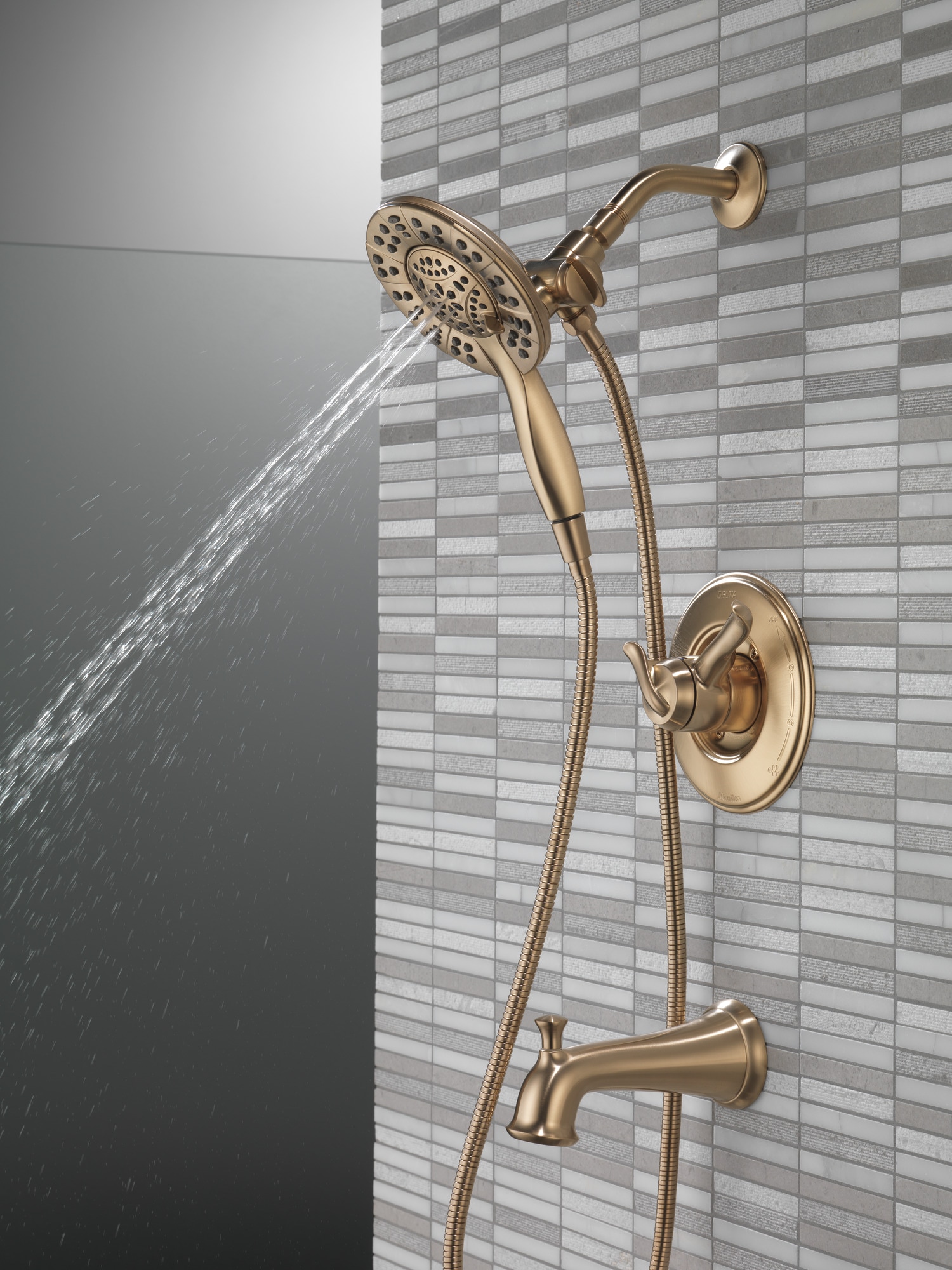 Llave mezcladora de bañera y regadera redonda de 2 manijas en bronce champan Delta Linden 6.1250 pulgadas multi-función T17494-CZ-I.