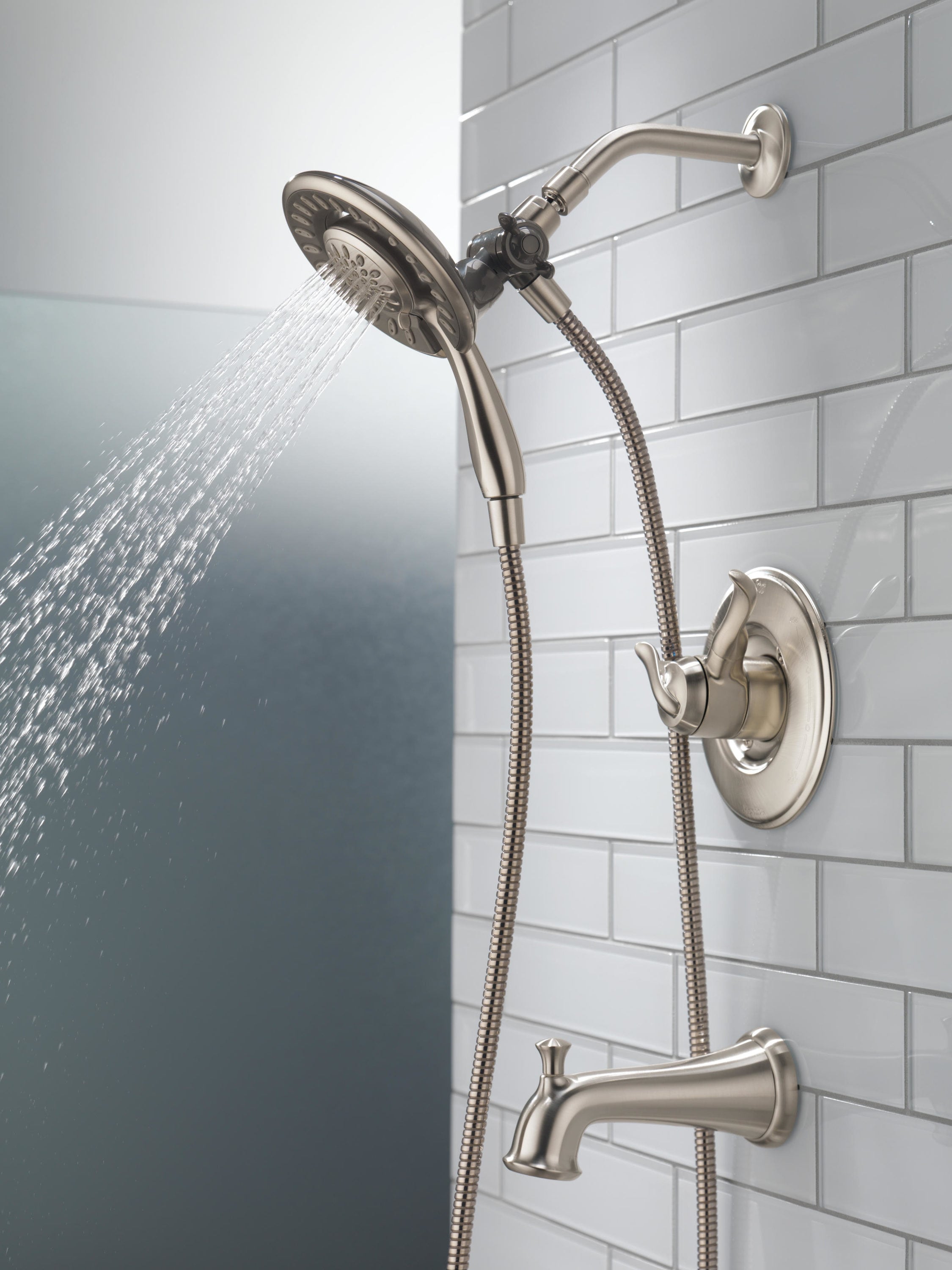 Grifo de bañera y ducha redondo de acero inoxidable Delta Linden con 2 manijas y funciones múltiples de 6.1250 pulgadas - T17494-SS-I