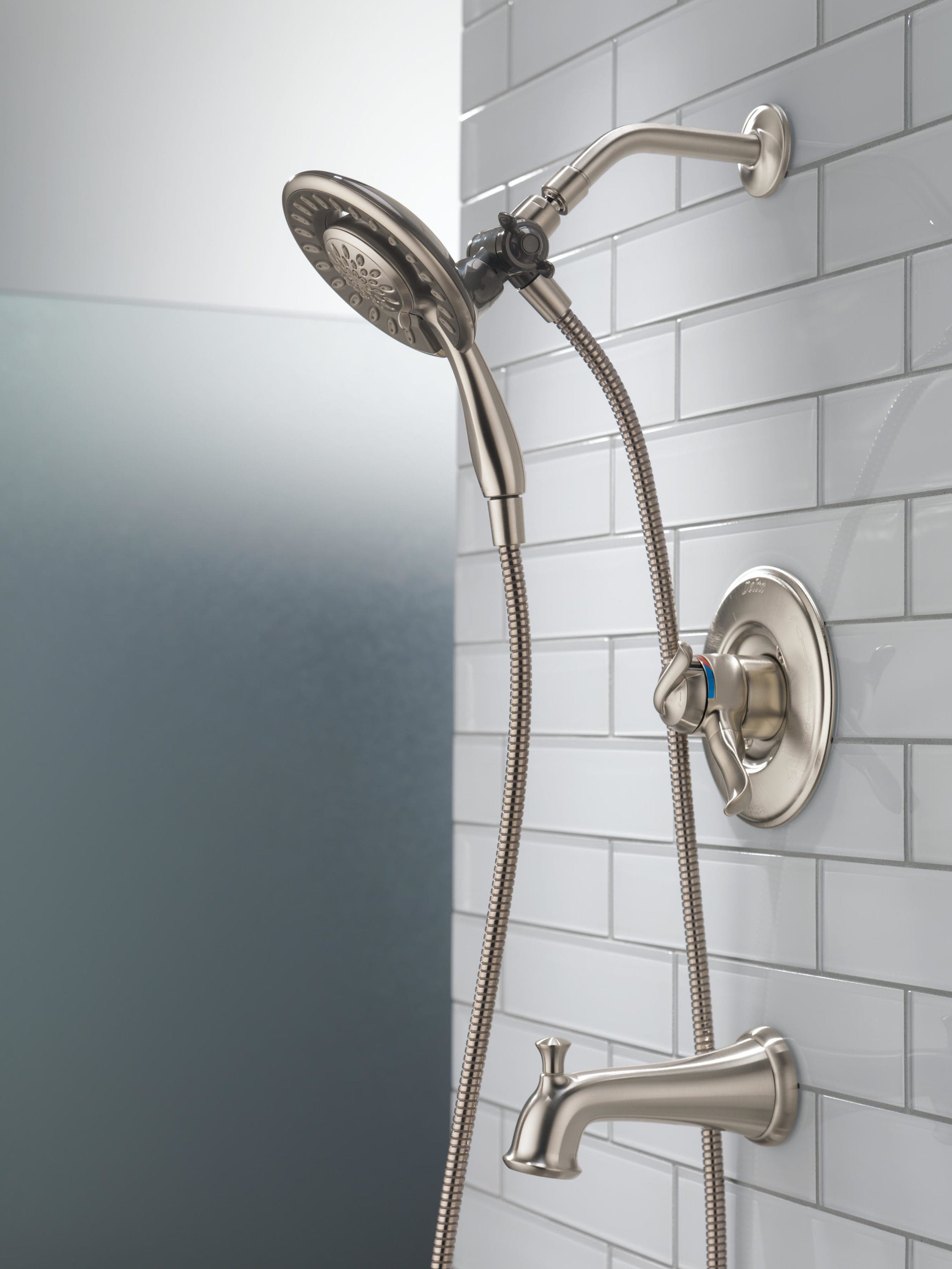 Grifo de bañera y ducha redondo de acero inoxidable Delta Linden con 2 manijas y funciones múltiples de 6.1250 pulgadas - T17494-SS-I