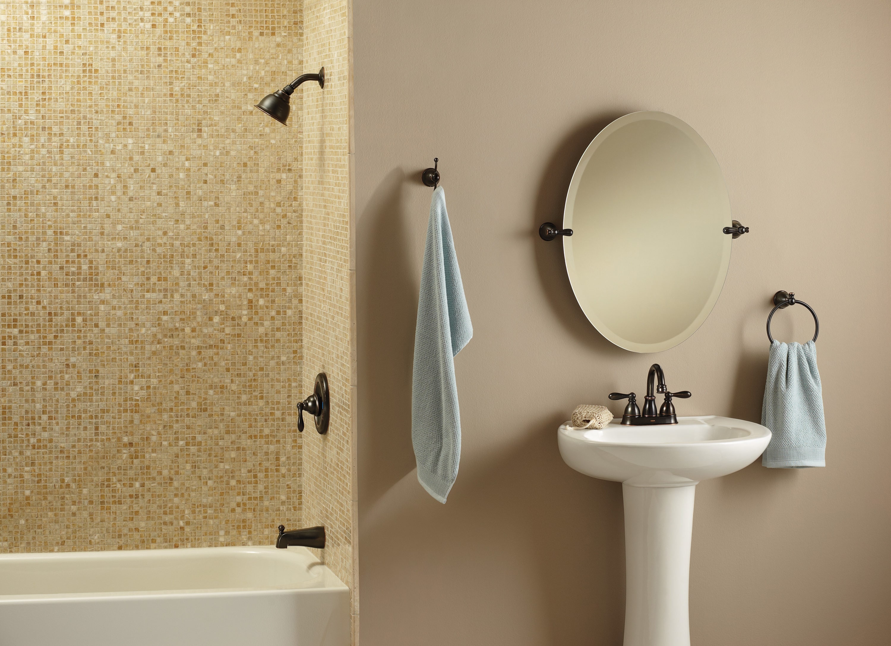 Grifería para bañera y ducha de 1 manija en bronce mediterráneo de Moen Caldwell con función única de 4 pulgadas, modelo 82496EPBRB