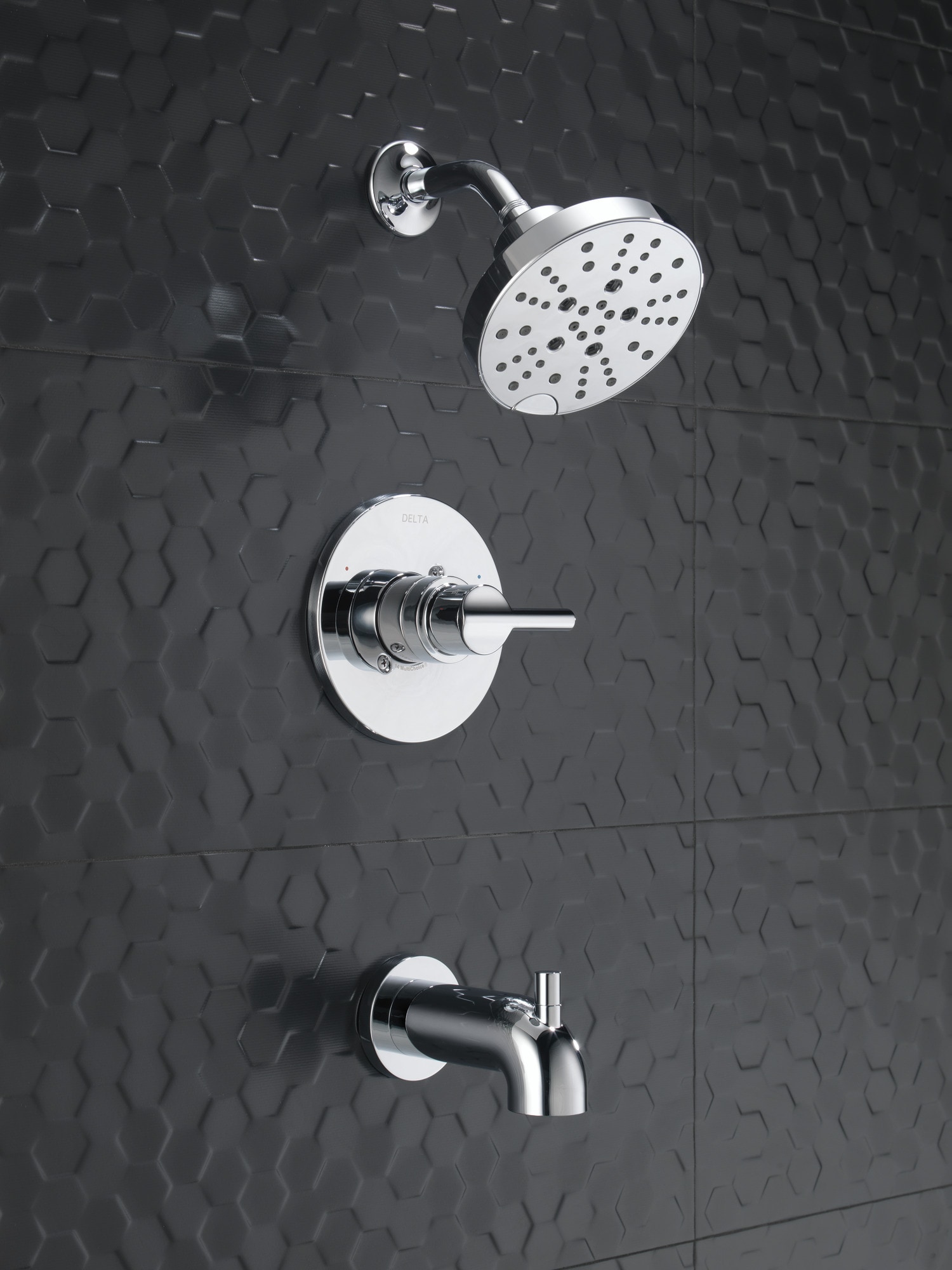 Grifo para bañera y ducha redonda multifunción de 6 pulgadas con una manija en cromo Delta Nicoli con válvula 144749.