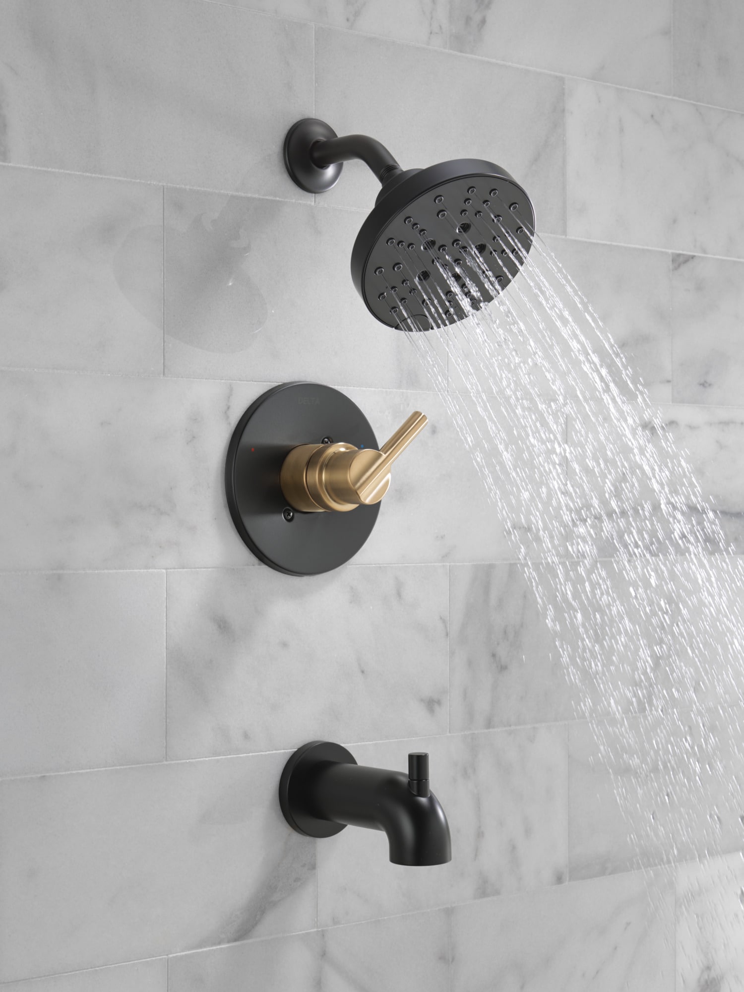 Grifo de bañera y regadera redonda de 6 pulgadas con una sola llave y funciones múltiples en negro Delta Nicoli con válvula 144749-GZ