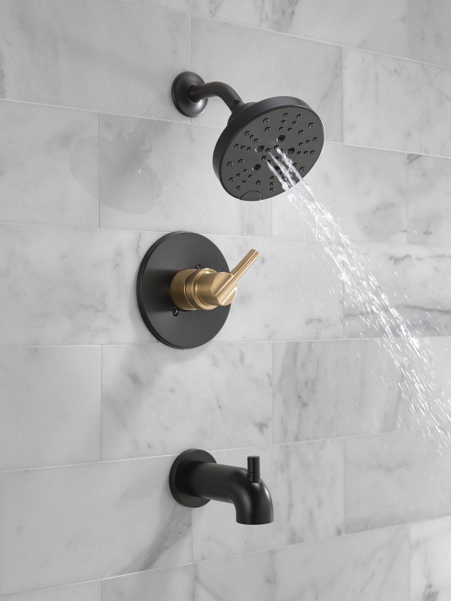 Grifo de bañera y regadera redonda de 6 pulgadas con una sola llave y funciones múltiples en negro Delta Nicoli con válvula 144749-GZ
