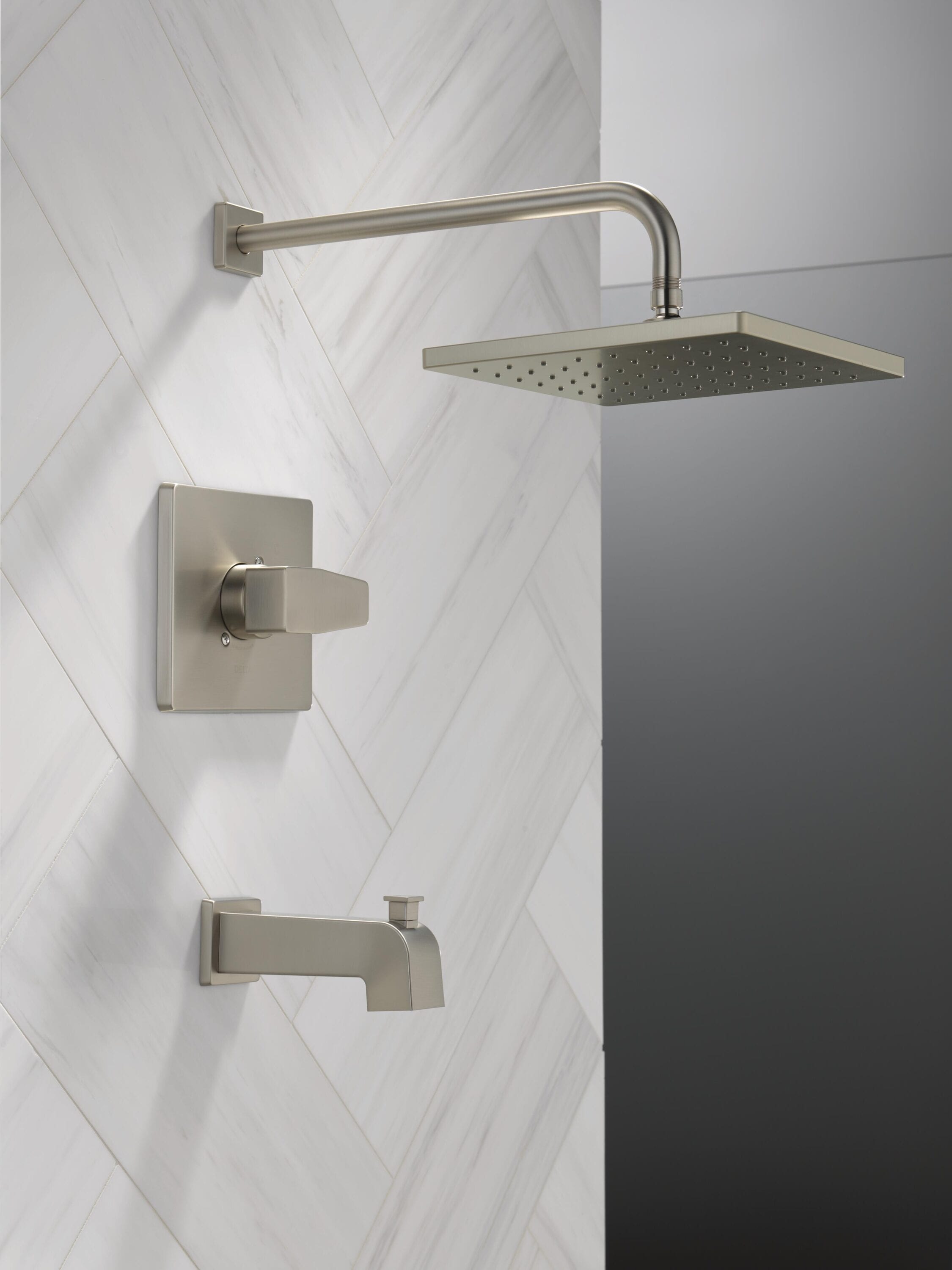 Grifo de bañera y regadera cuadrado de 10 pulgadas de acero inoxidable con un solo control y función, con tecnología SpotShield y diseño moderno de Delta T14468-SP-PP.