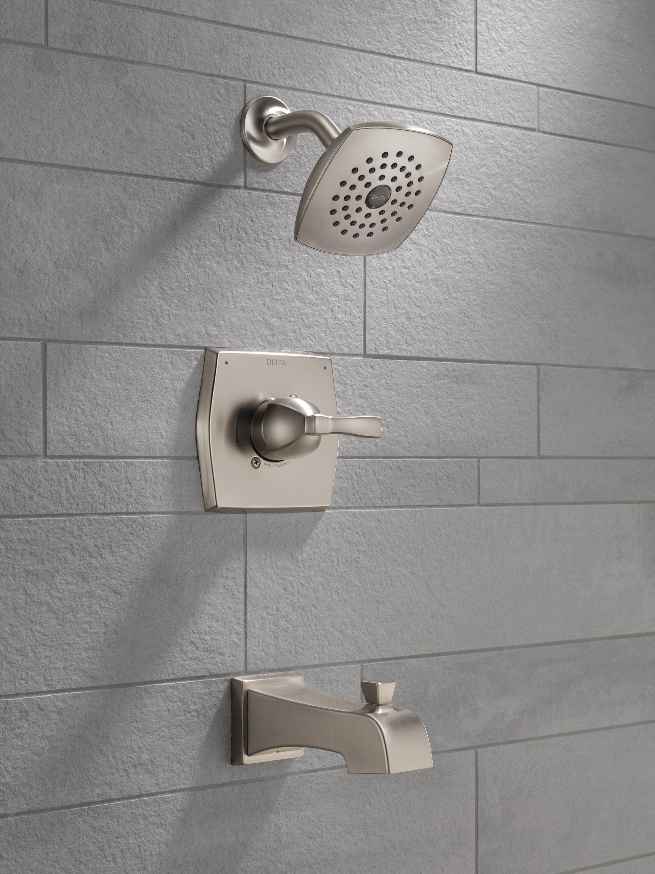 Grifo de bañera y ducha redondo de acero inoxidable Delta Flynn con mango único y función sencilla de 5.25 pulgadas con válvula 144768C-SS