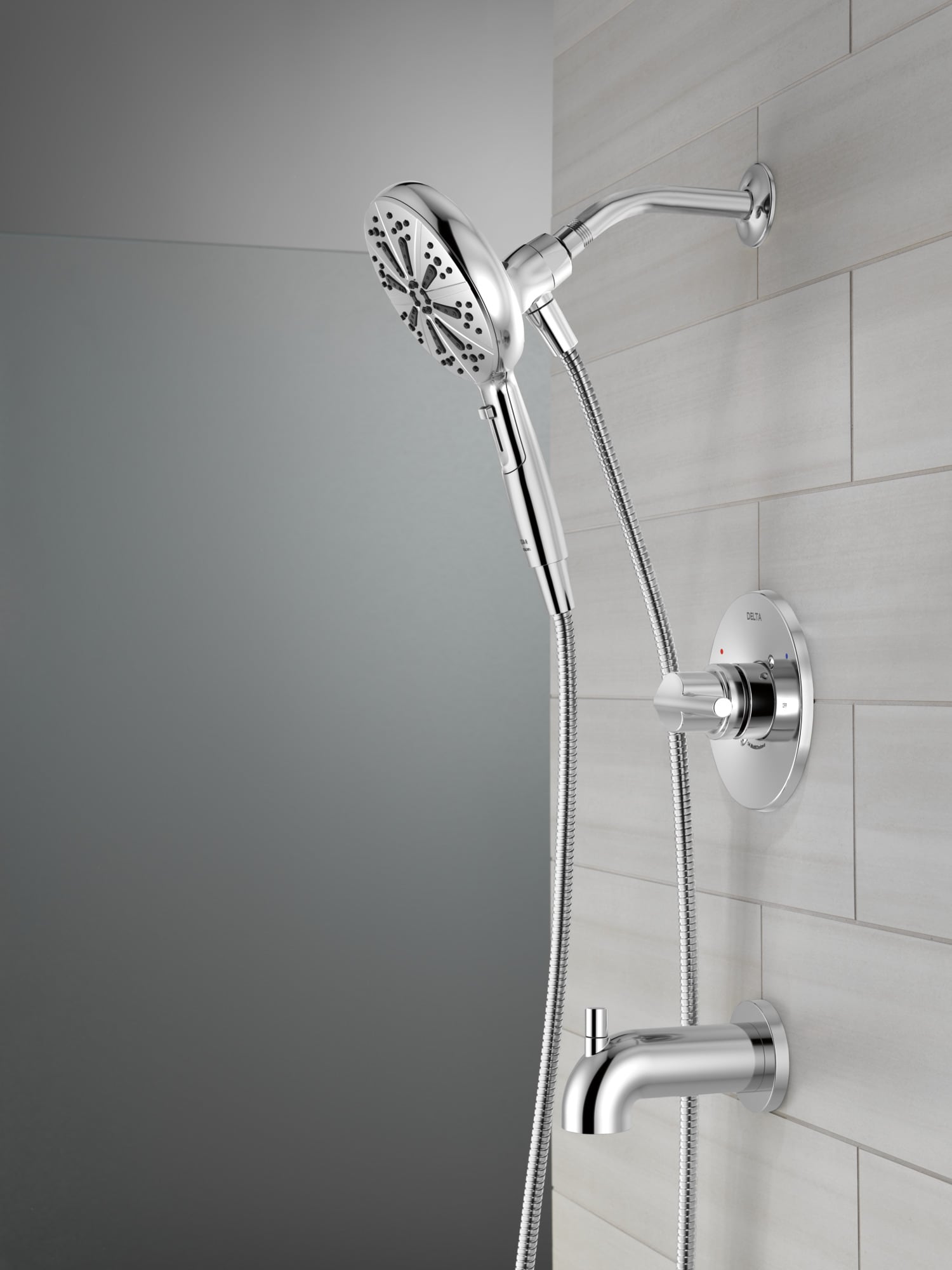 Llave Mezcladora para Tina y Ducha con Acabado en Cromo Pulido de Mango Único y Función Múltiple de 6.5 pulgadas de Diámetro de la Marca Delta con Válvula 144749-HS