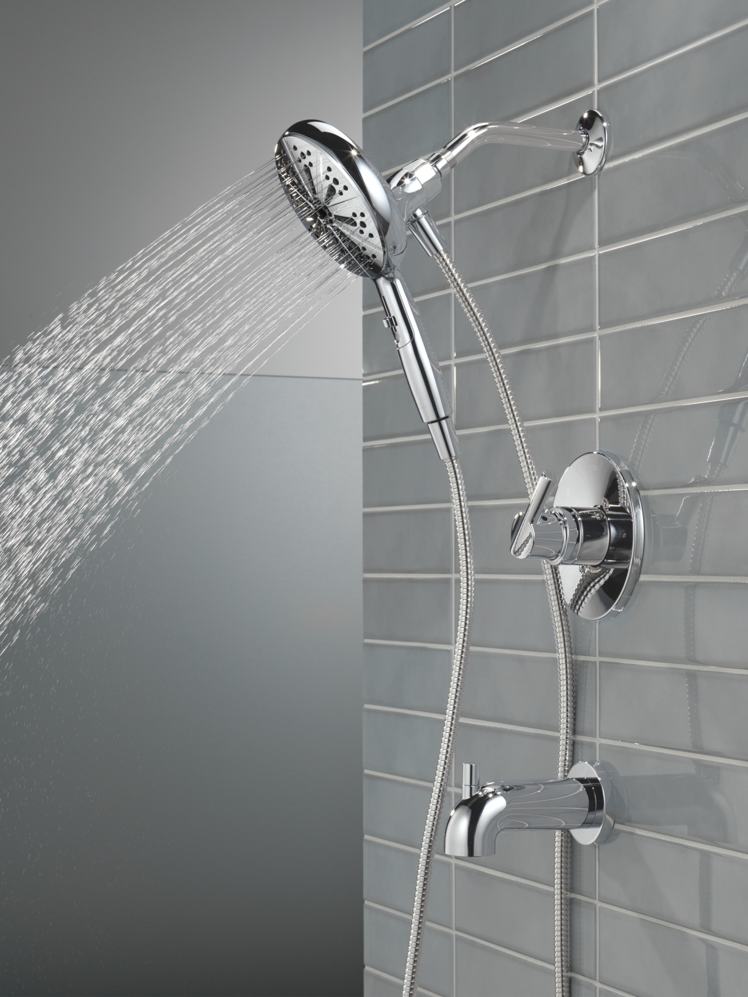Llave Mezcladora para Tina y Ducha con Acabado en Cromo Pulido de Mango Único y Función Múltiple de 6.5 pulgadas de Diámetro de la Marca Delta con Válvula 144749-HS