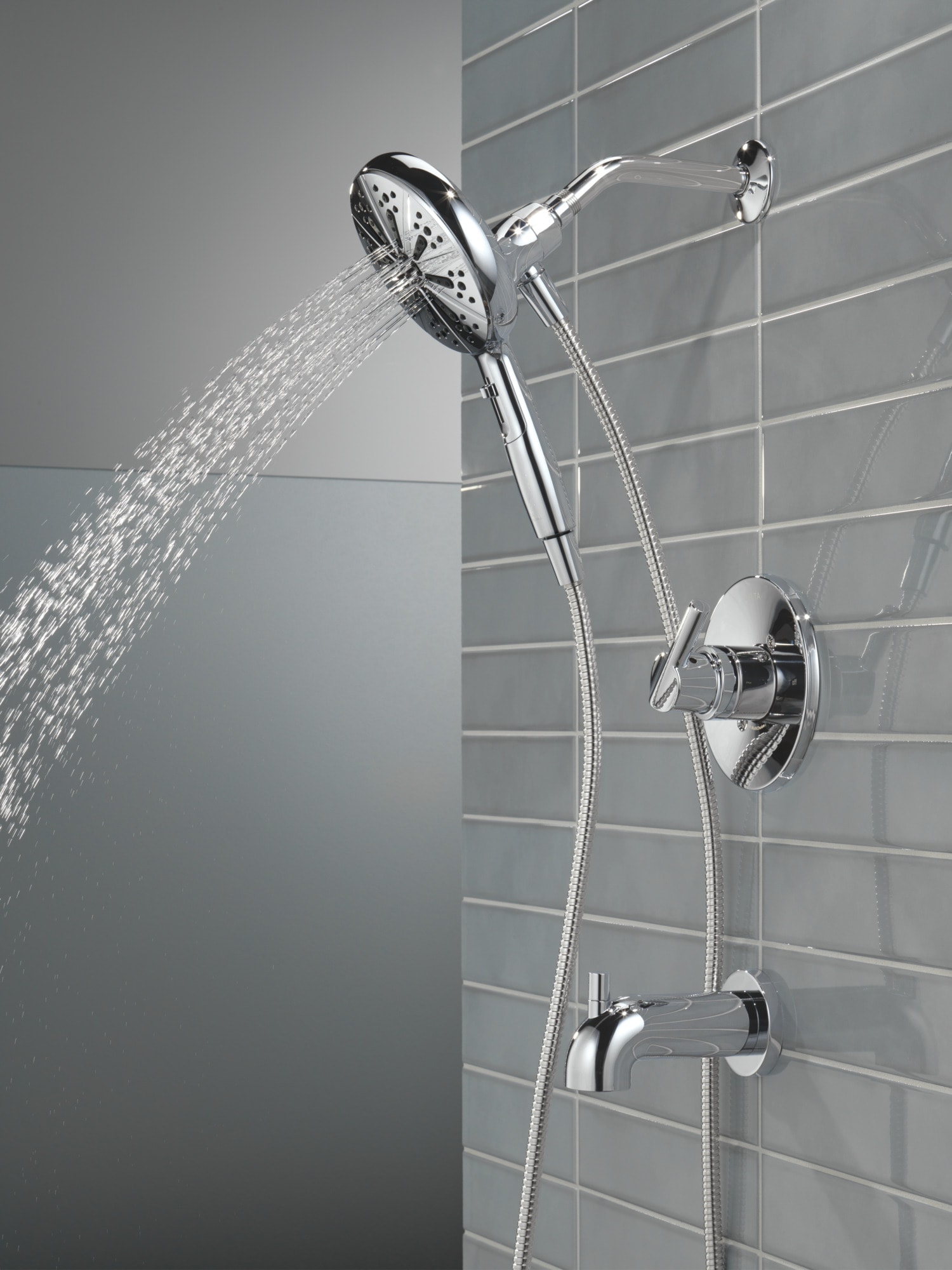 Llave Mezcladora para Tina y Ducha con Acabado en Cromo Pulido de Mango Único y Función Múltiple de 6.5 pulgadas de Diámetro de la Marca Delta con Válvula 144749-HS