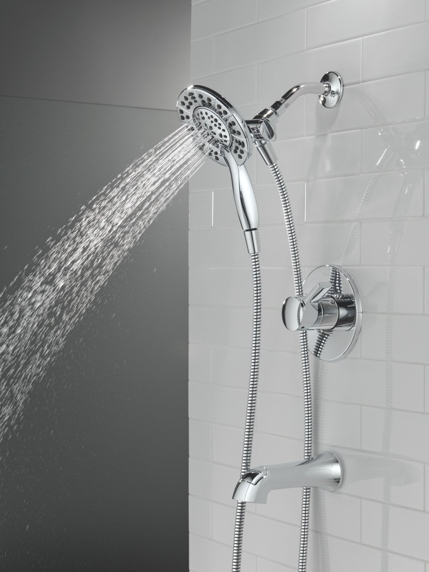 Grifo de bañera y ducha redondo de 6.0 pulgadas con 1 mango y funciones múltiples en cromo Delta Albion T144855-I.