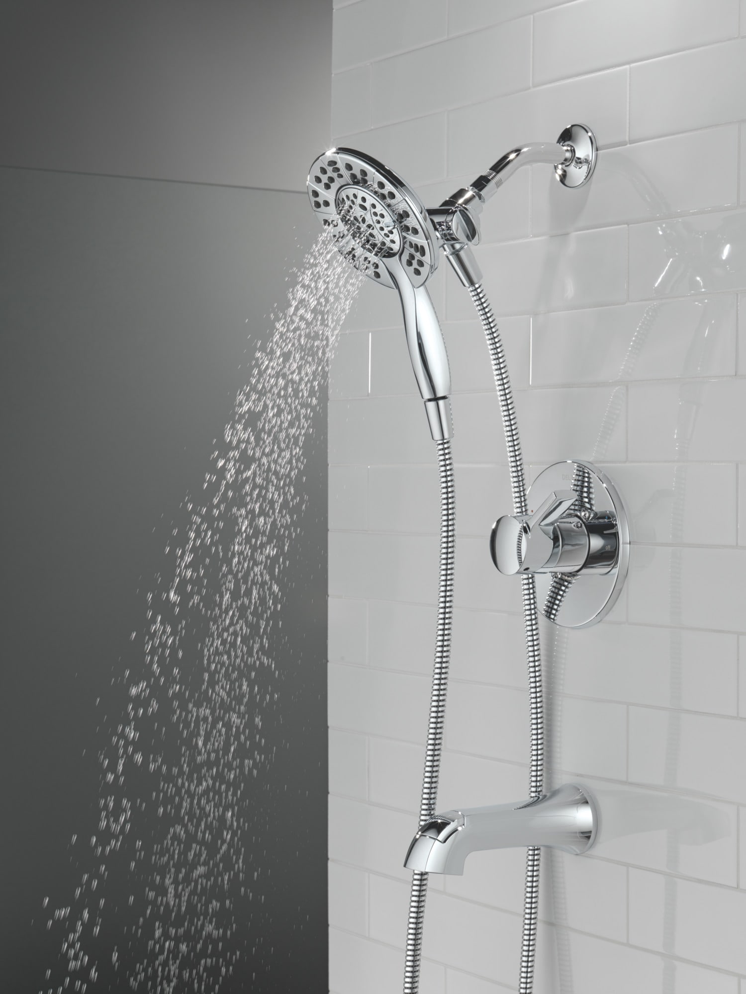 Grifo de bañera y ducha redondo de 6.0 pulgadas con 1 mango y funciones múltiples en cromo Delta Albion T144855-I.