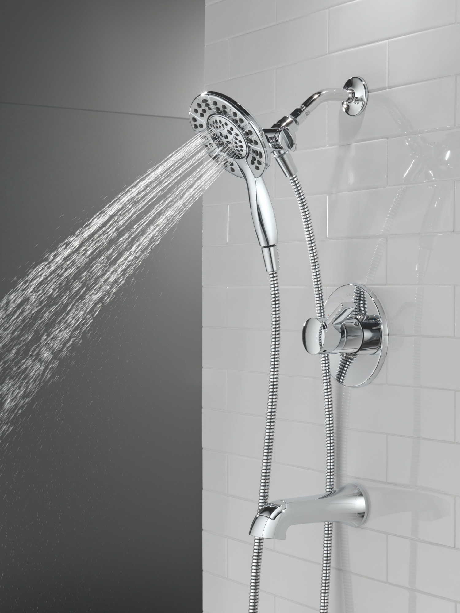 Grifo de bañera y ducha redondo de 6.0 pulgadas con 1 mango y funciones múltiples en cromo Delta Albion T144855-I.