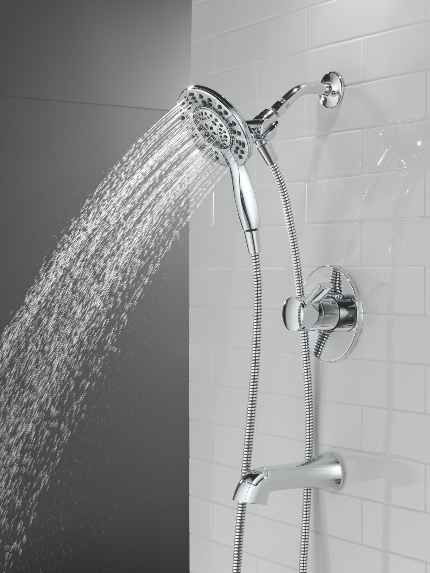 Grifo de bañera y ducha redondo de 6.0 pulgadas con 1 mango y funciones múltiples en cromo Delta Albion T144855-I.