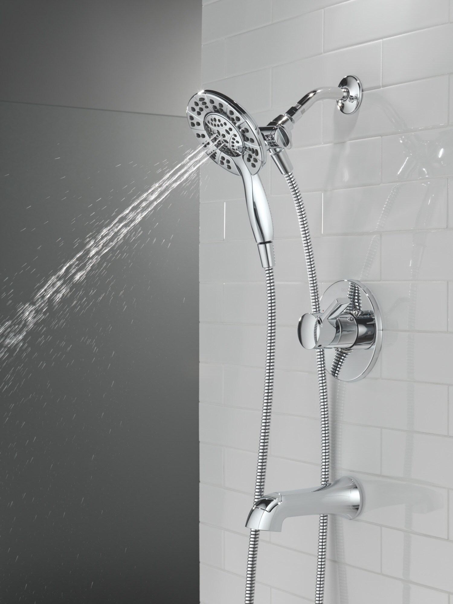 Grifo de bañera y ducha redondo de 6.0 pulgadas con 1 mango y funciones múltiples en cromo Delta Albion T144855-I.