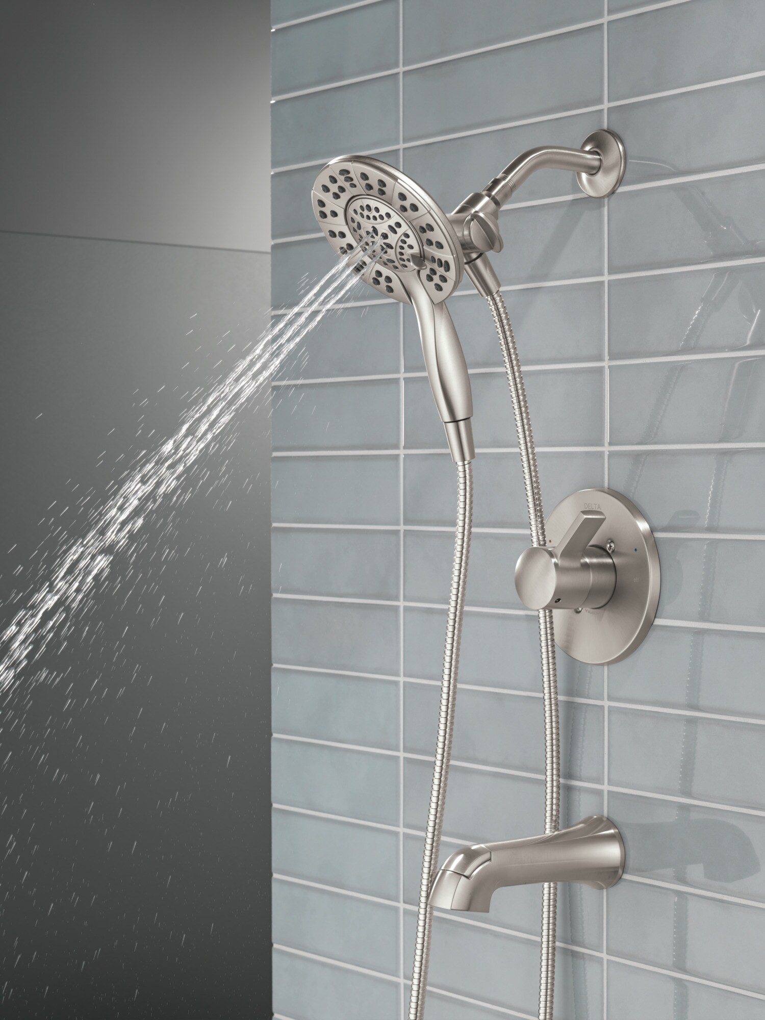 Mezcladora de Bañera y Ducha Redonda de 6.0 Pulgadas de Níquel con un Mango Delta Albion, Función Múltiple