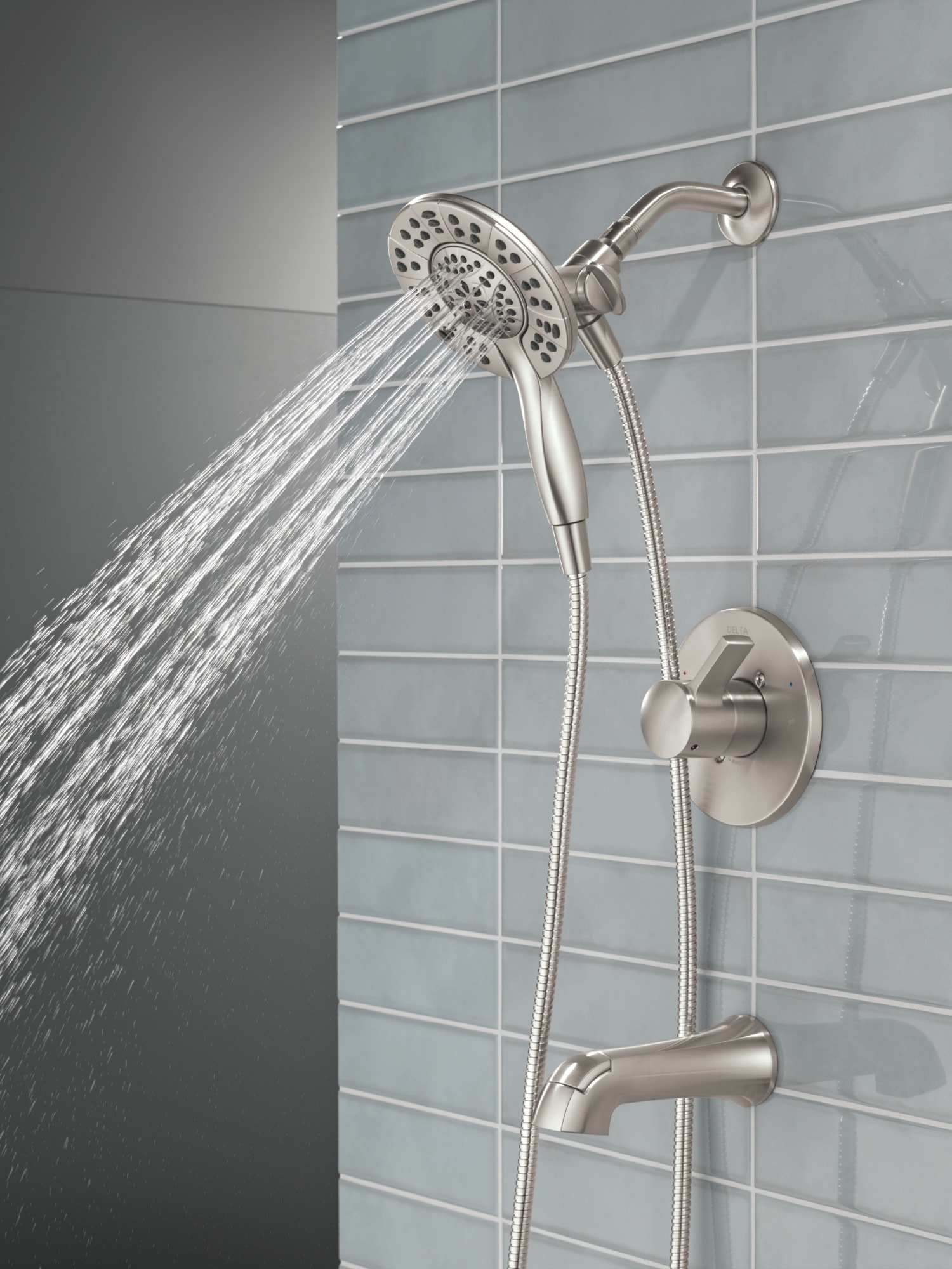 Mezcladora de Bañera y Ducha Redonda de 6.0 Pulgadas de Níquel con un Mango Delta Albion, Función Múltiple
