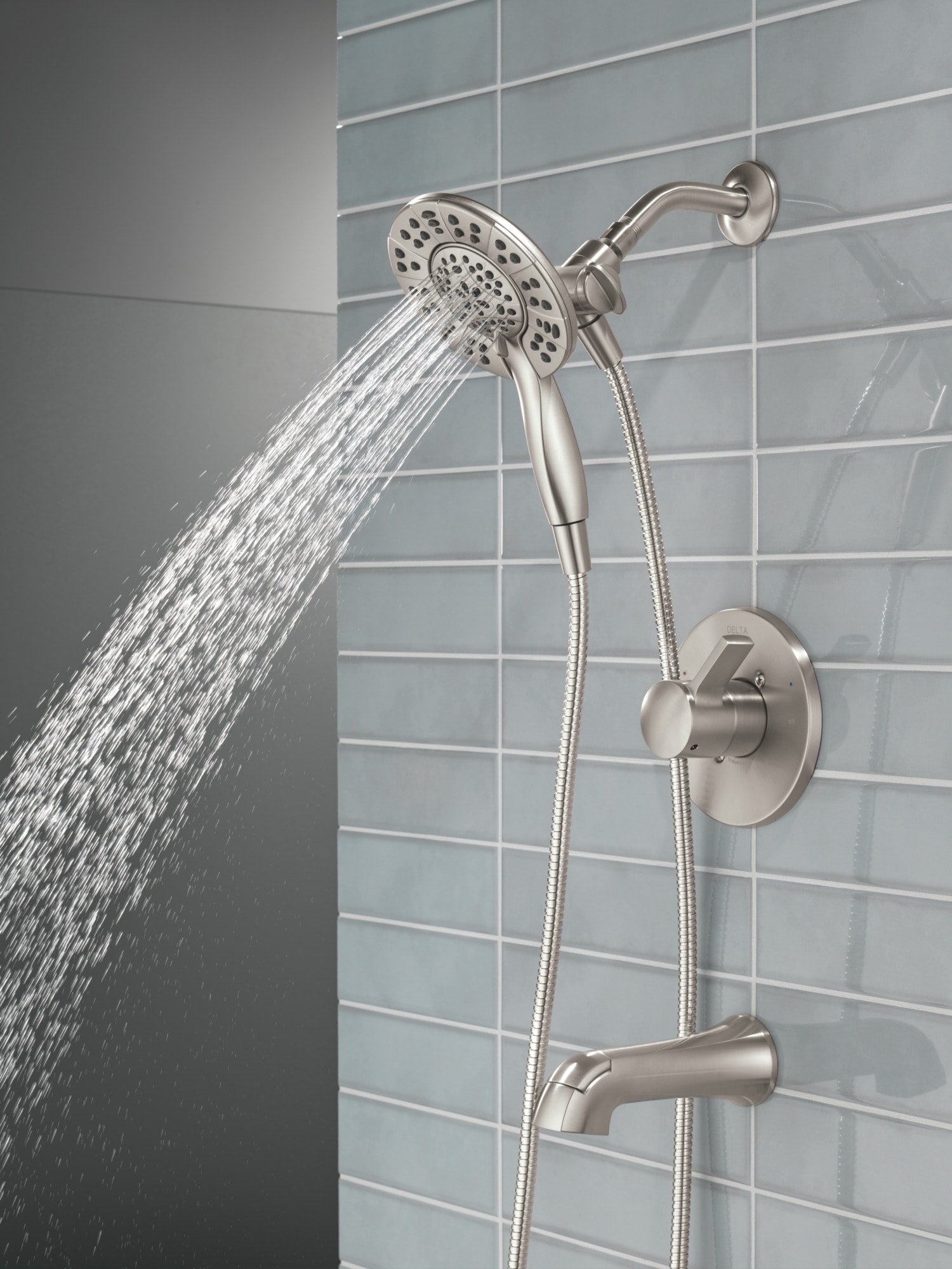 Mezcladora de Bañera y Ducha Redonda de 6.0 Pulgadas de Níquel con un Mango Delta Albion, Función Múltiple