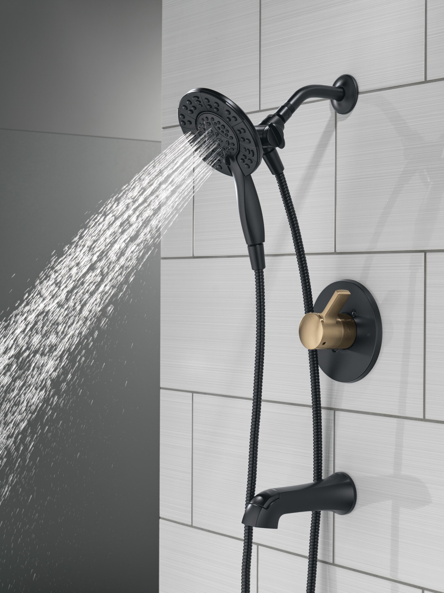 Grifo de Bañera y Ducha Redondo de 6.0 Pulgadas con 1 Mango en Color Negro/Bronce Champagne Delta Albion T144855-GZ-I