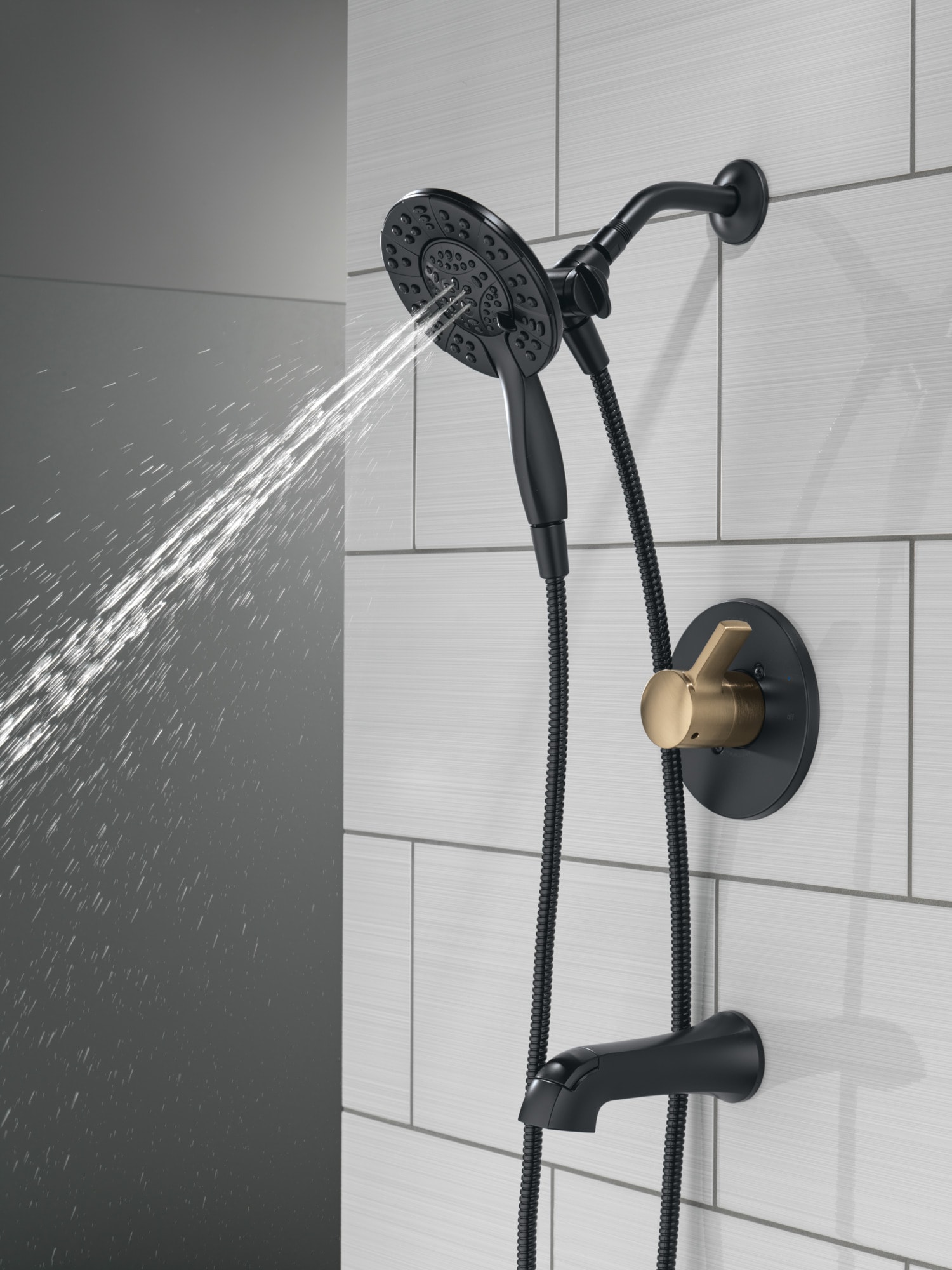 Grifo de Bañera y Ducha Redondo de 6.0 Pulgadas con 1 Mango en Color Negro/Bronce Champagne Delta Albion T144855-GZ-I