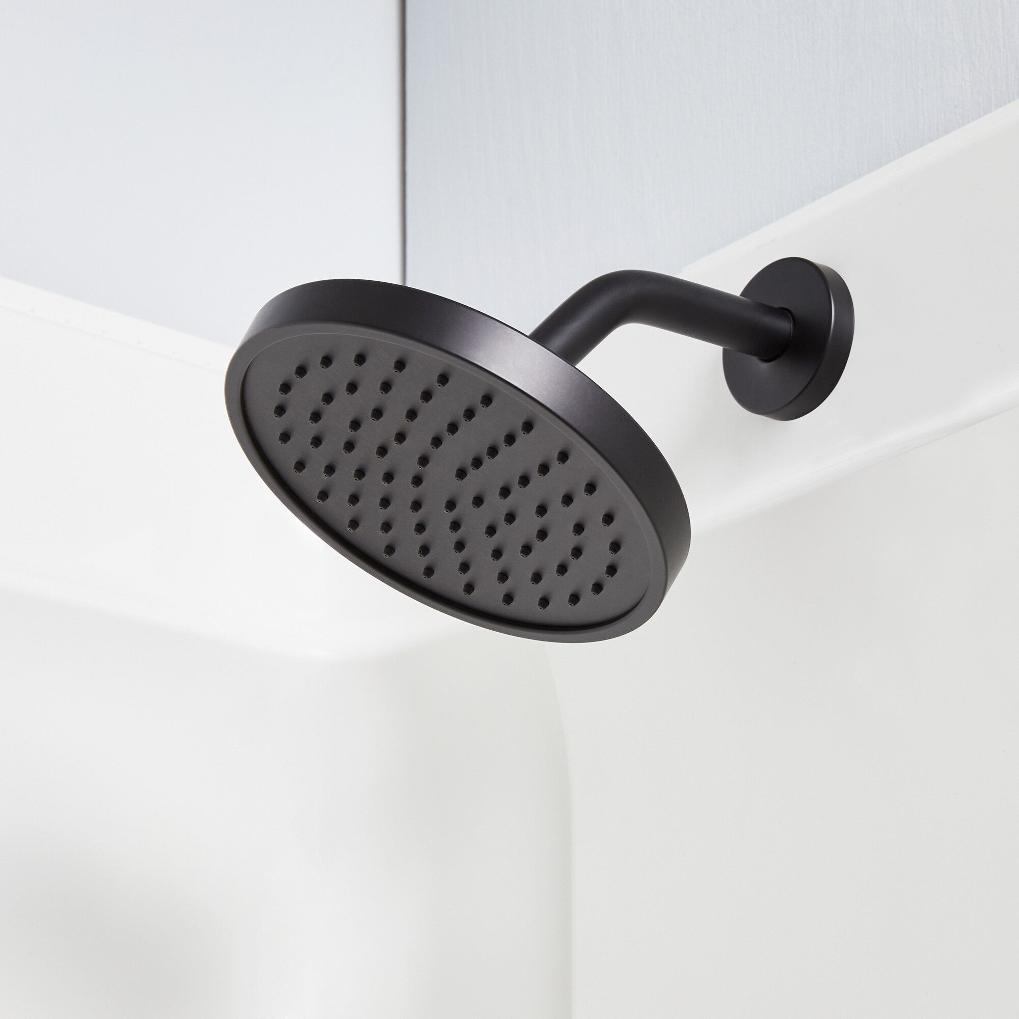 Mezcladora para bañera y ducha redonda de 7.0 pulgadas, de un solo mango y función única en negro mate Contempra Pfister LG89-8NCB